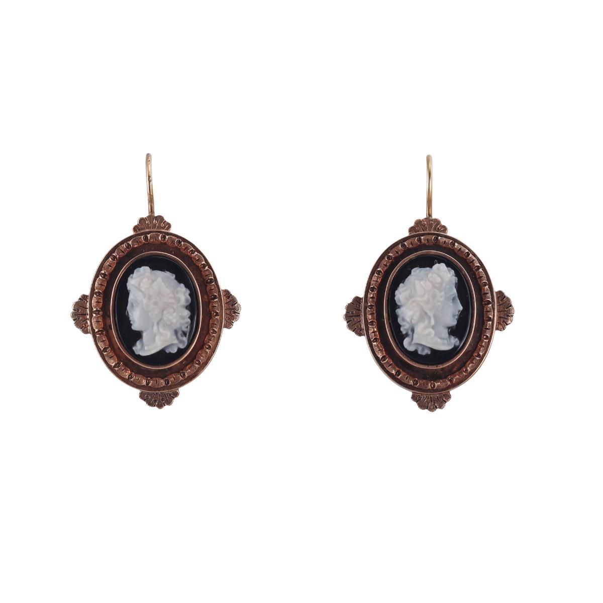 Antique Victorian 14k Gold Hardstone Cameo Earrings