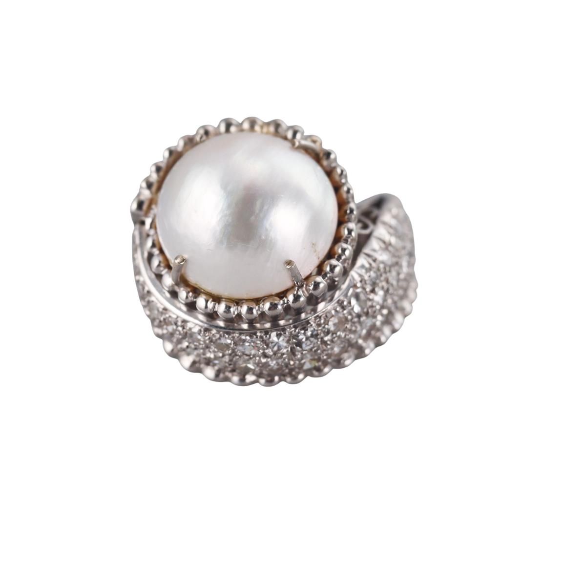 Mid Century 14k Gold Mabe Pearl Diamond Ring