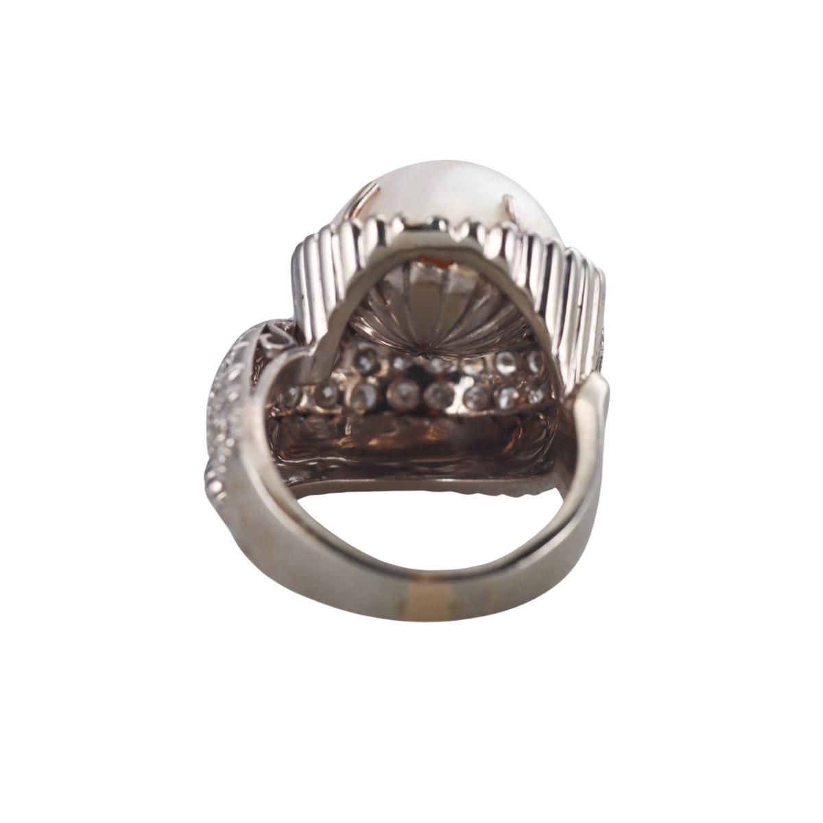 Mid Century 14k Gold Mabe Pearl Diamond Ring