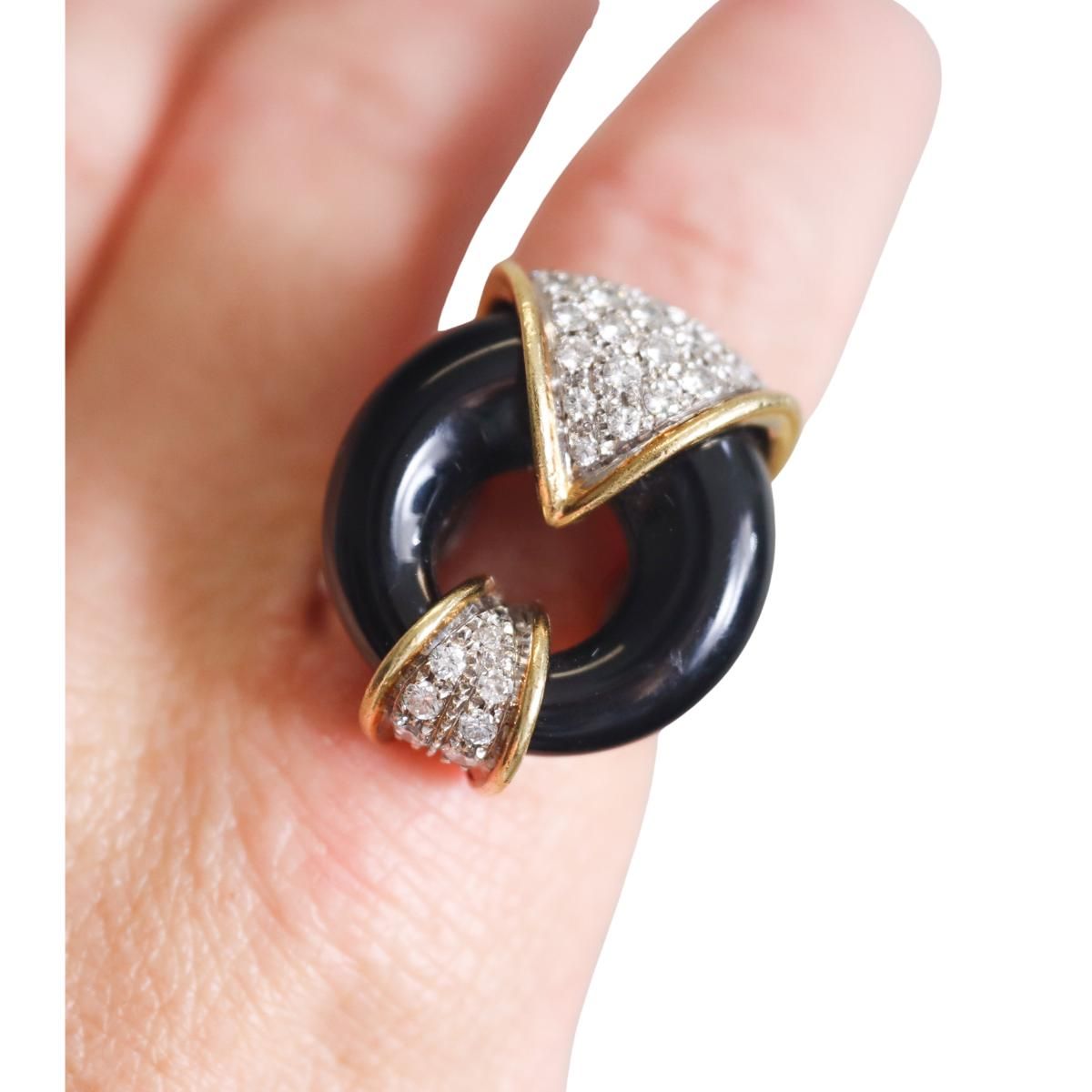1980s 18k Gold Diamond Onyx Ring