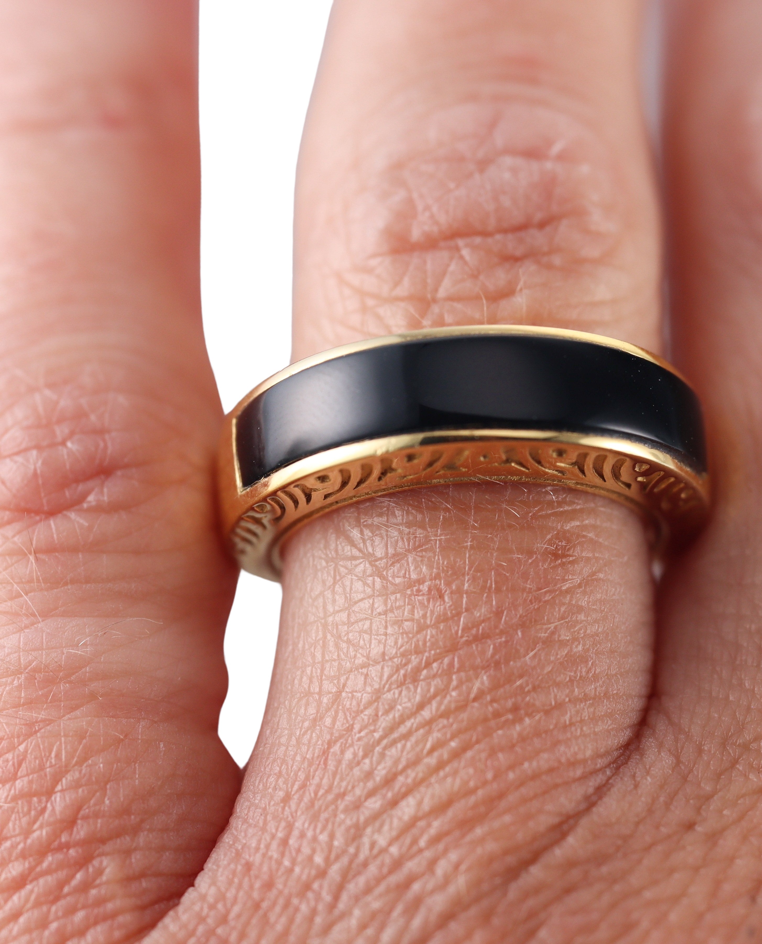 Carrera y Carrera Granada Black Onyx Gold Ring