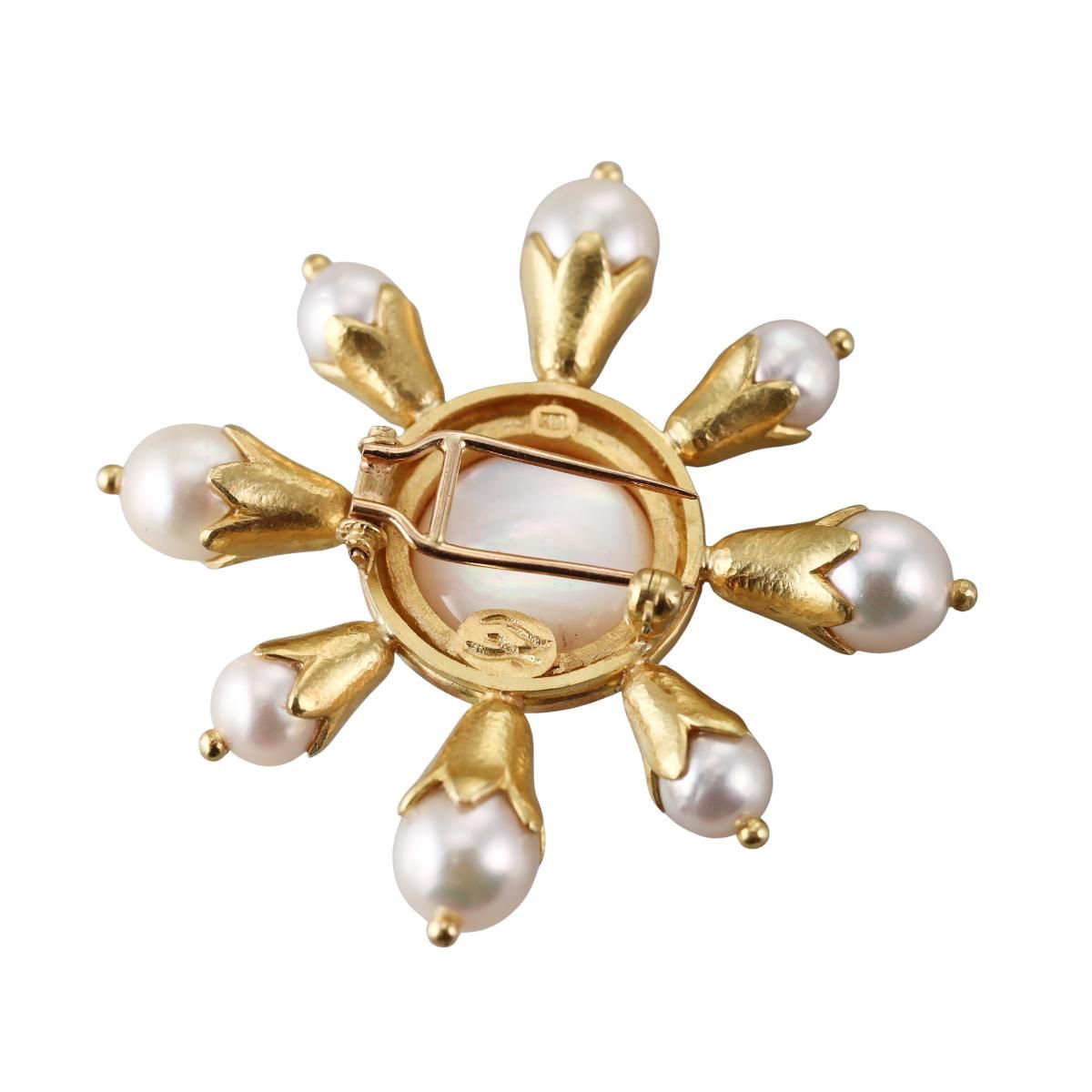 Elizabeth Locke 18k Gold Pearl Brooch