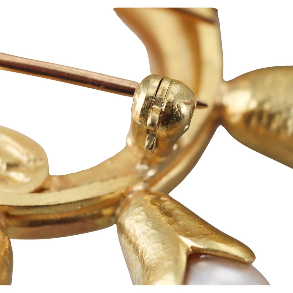 Elizabeth Locke 18k Gold Pearl Brooch