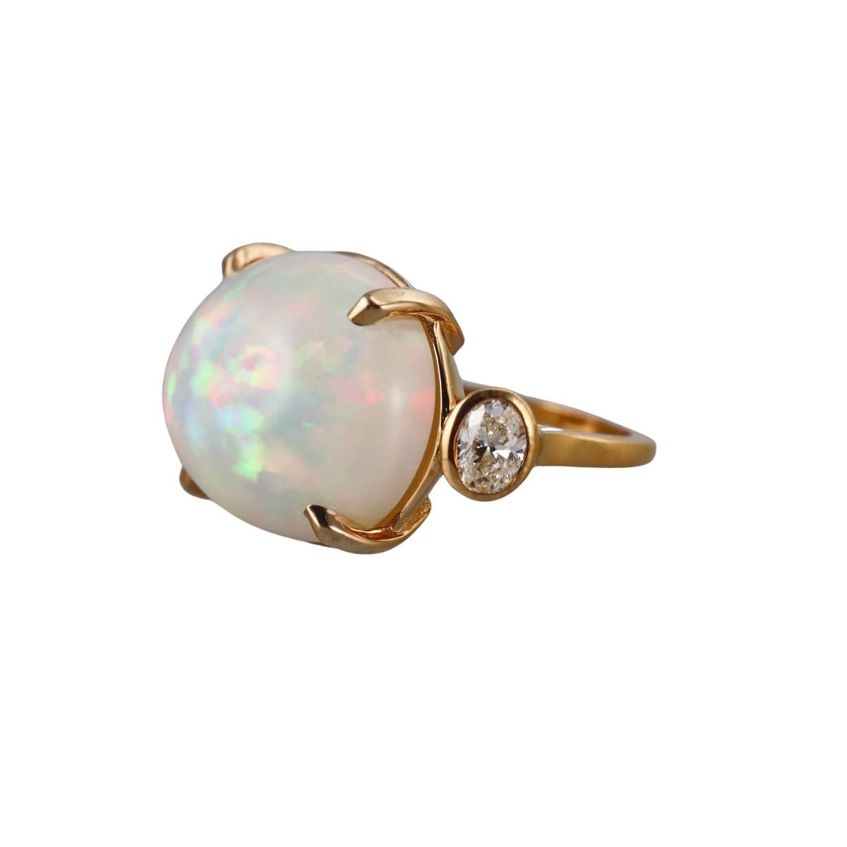 16ct Opal Cabochon 18k Gold Diamond Ring