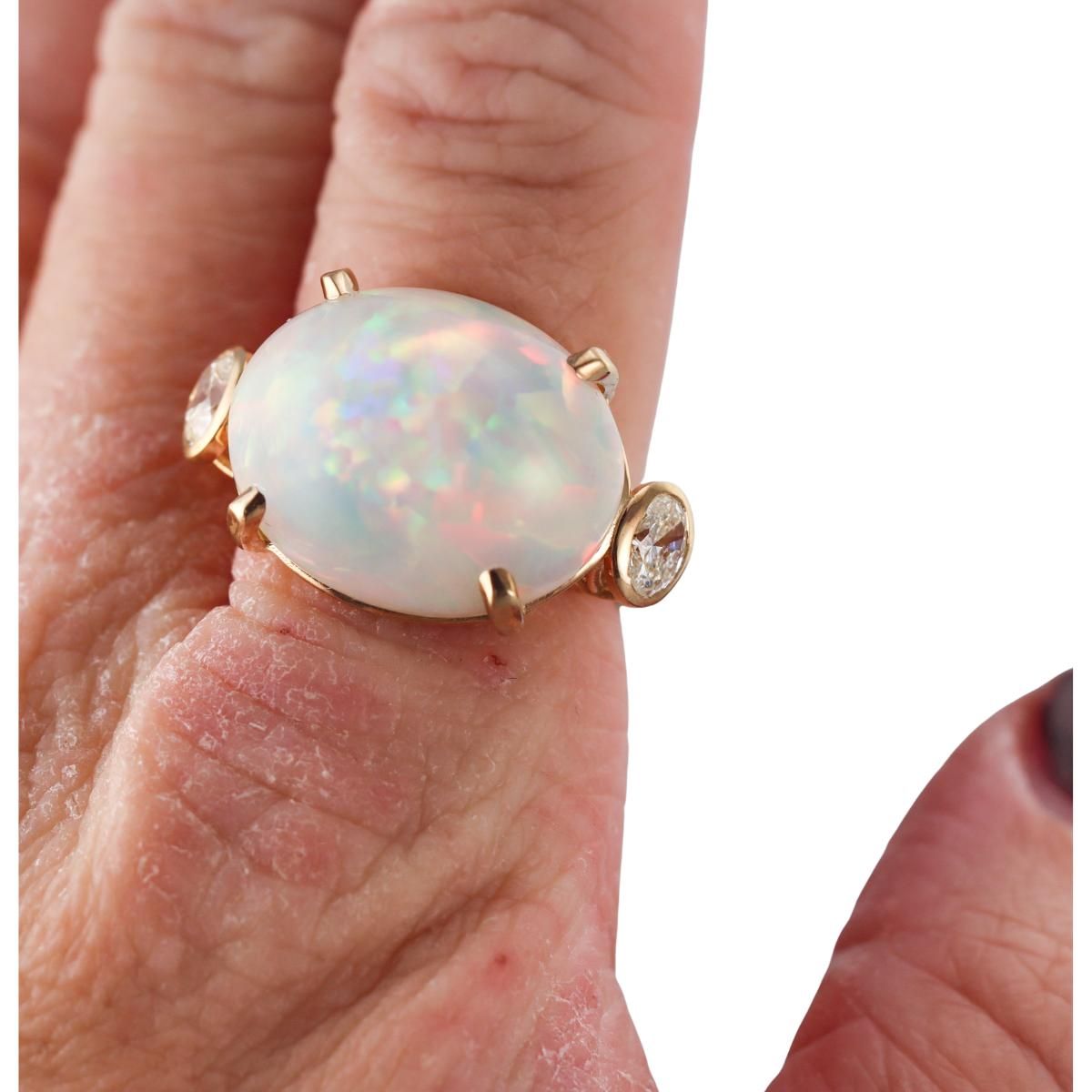 16ct Opal Cabochon 18k Gold Diamond Ring