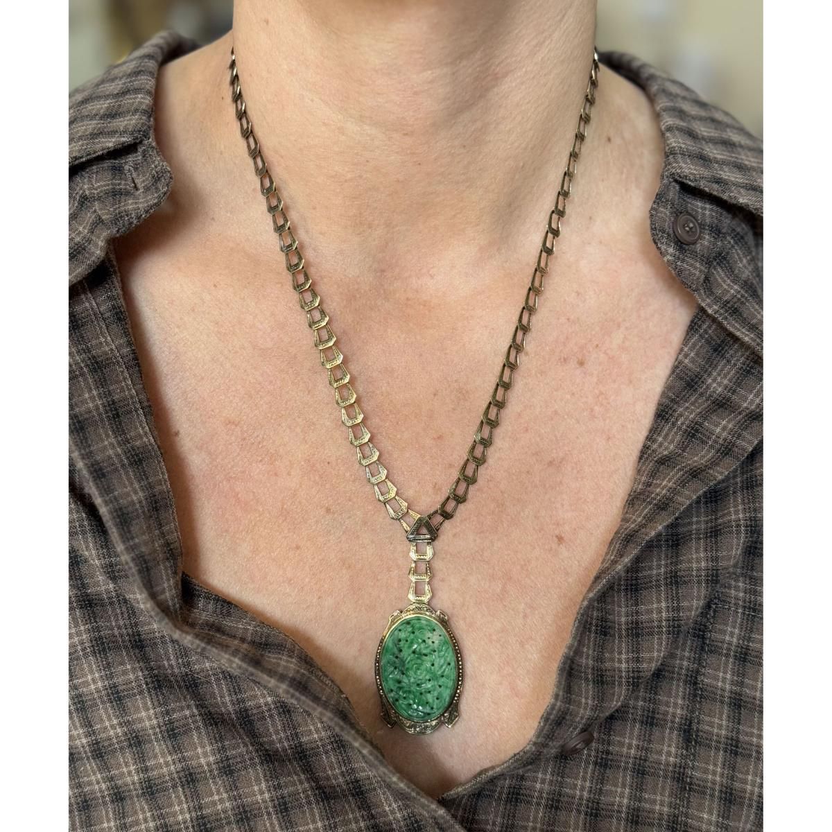 Art Deco Carved Jade 14k Gold Pendant Necklace