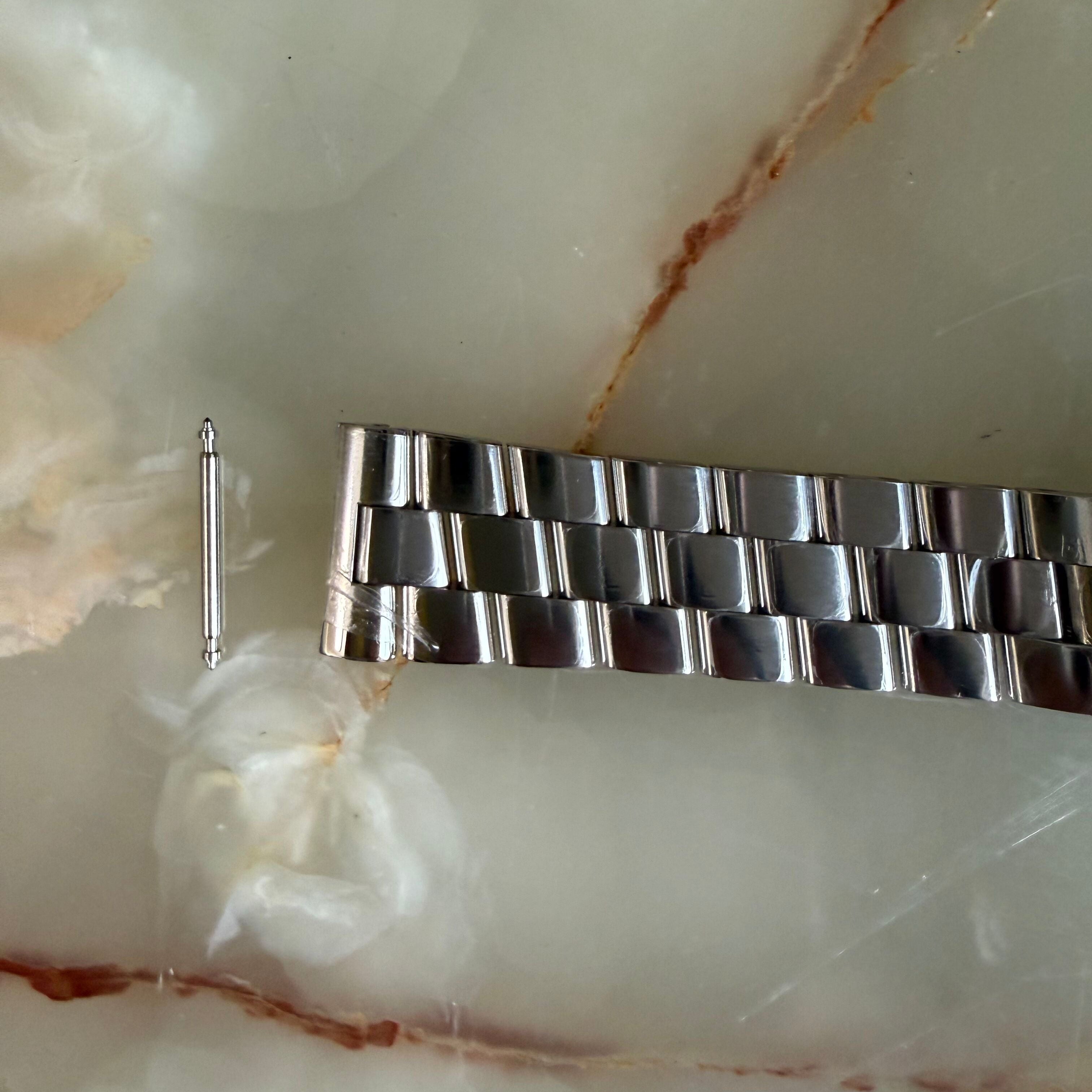 Authentic Breitling Stainless Steel 22mm Watch Bracelet W0211