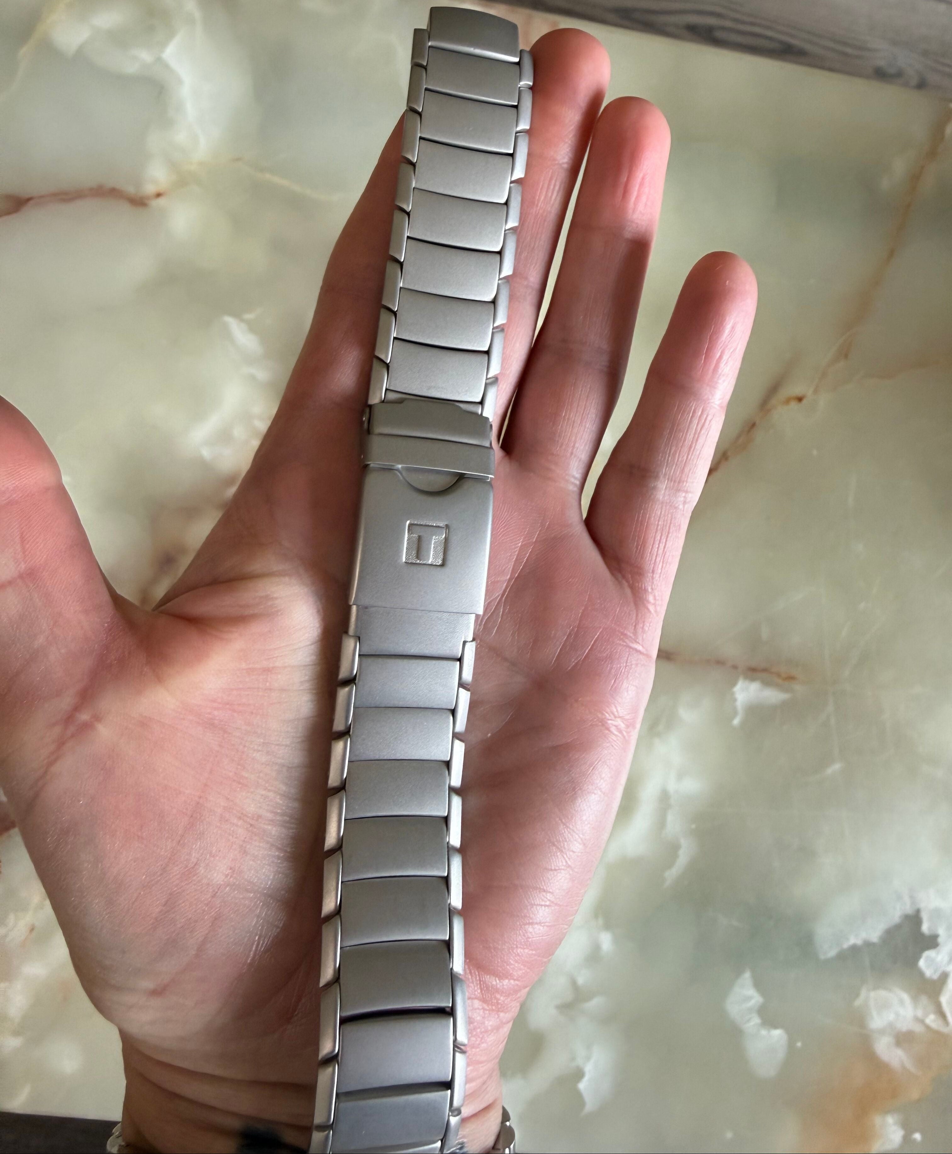Authentic Tissot Steel Watch Bracelet 17mm D00S561.110BA.