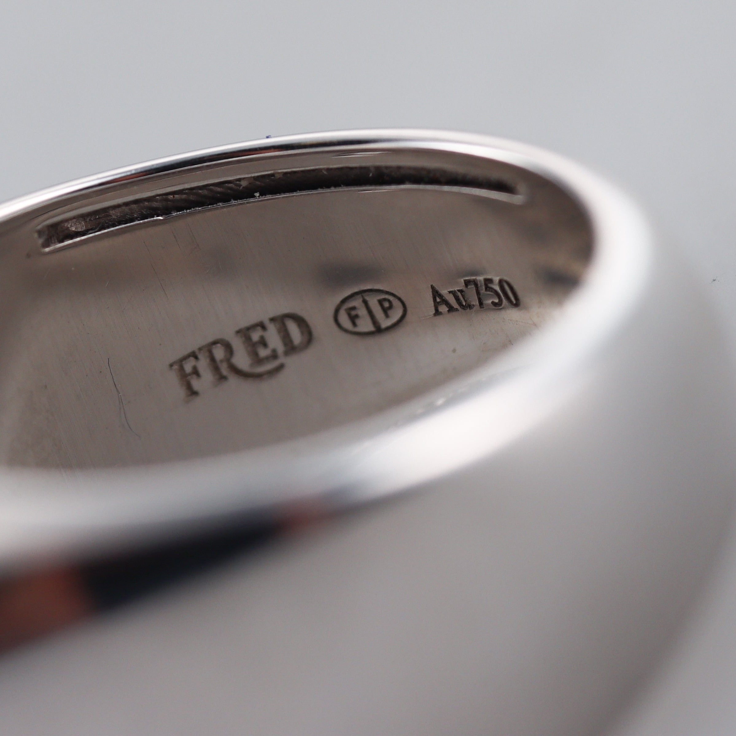 Fred Paris Pain de Sucre 18k White Gold Amethyst Ring Large Model