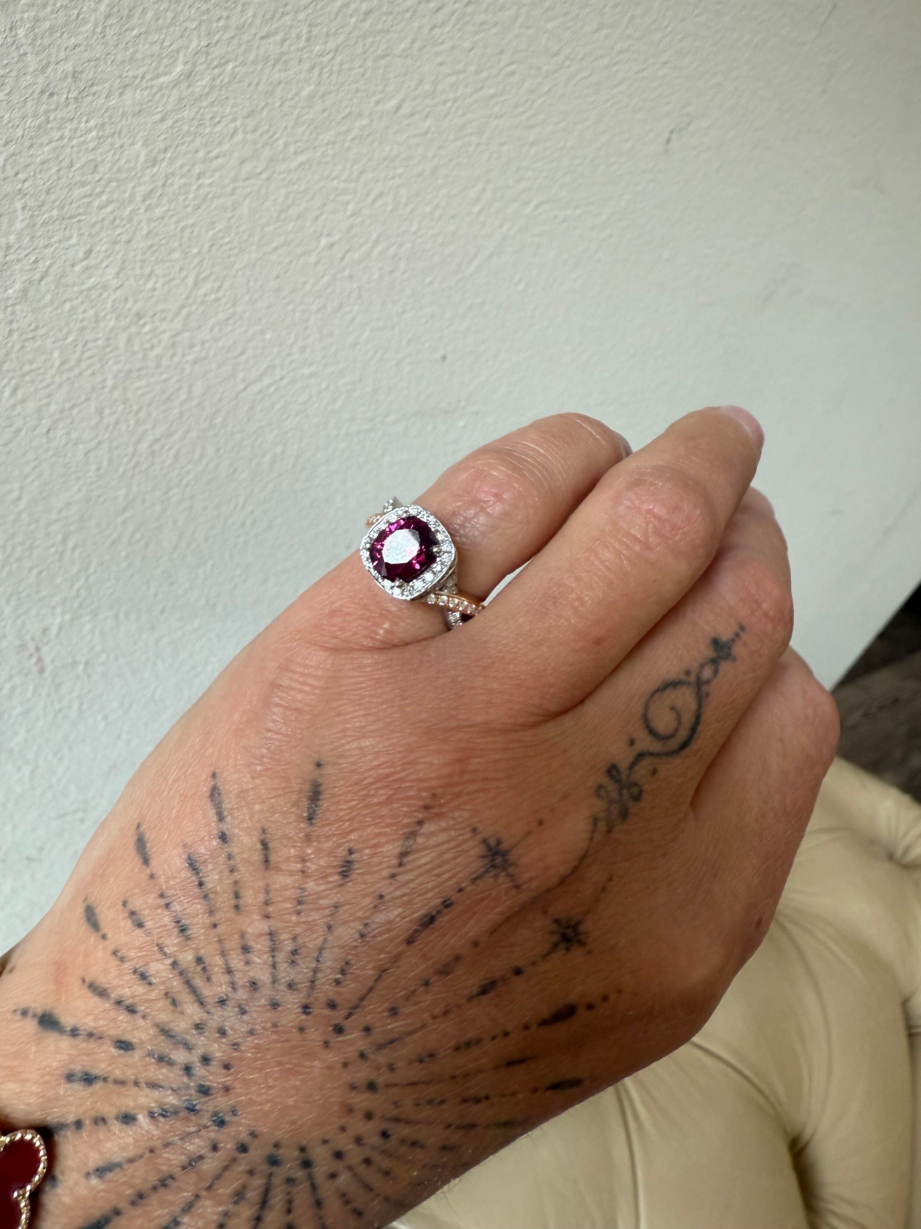 Hakman 18k Gold 4.50ct Garnet Diamond Ring