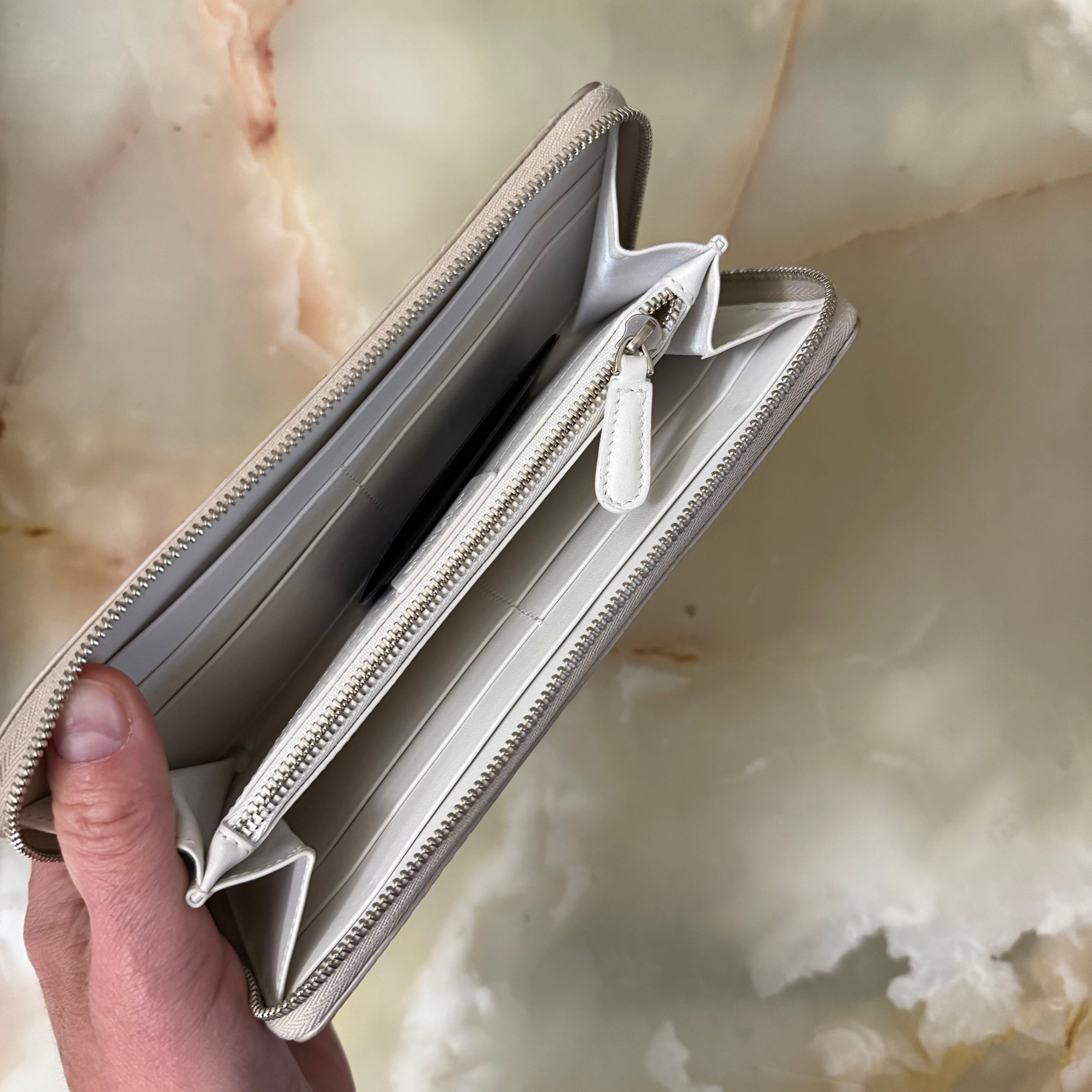 Montblanc La Vie de Boheme 8cc Leather Zipper Coin Case Wallet