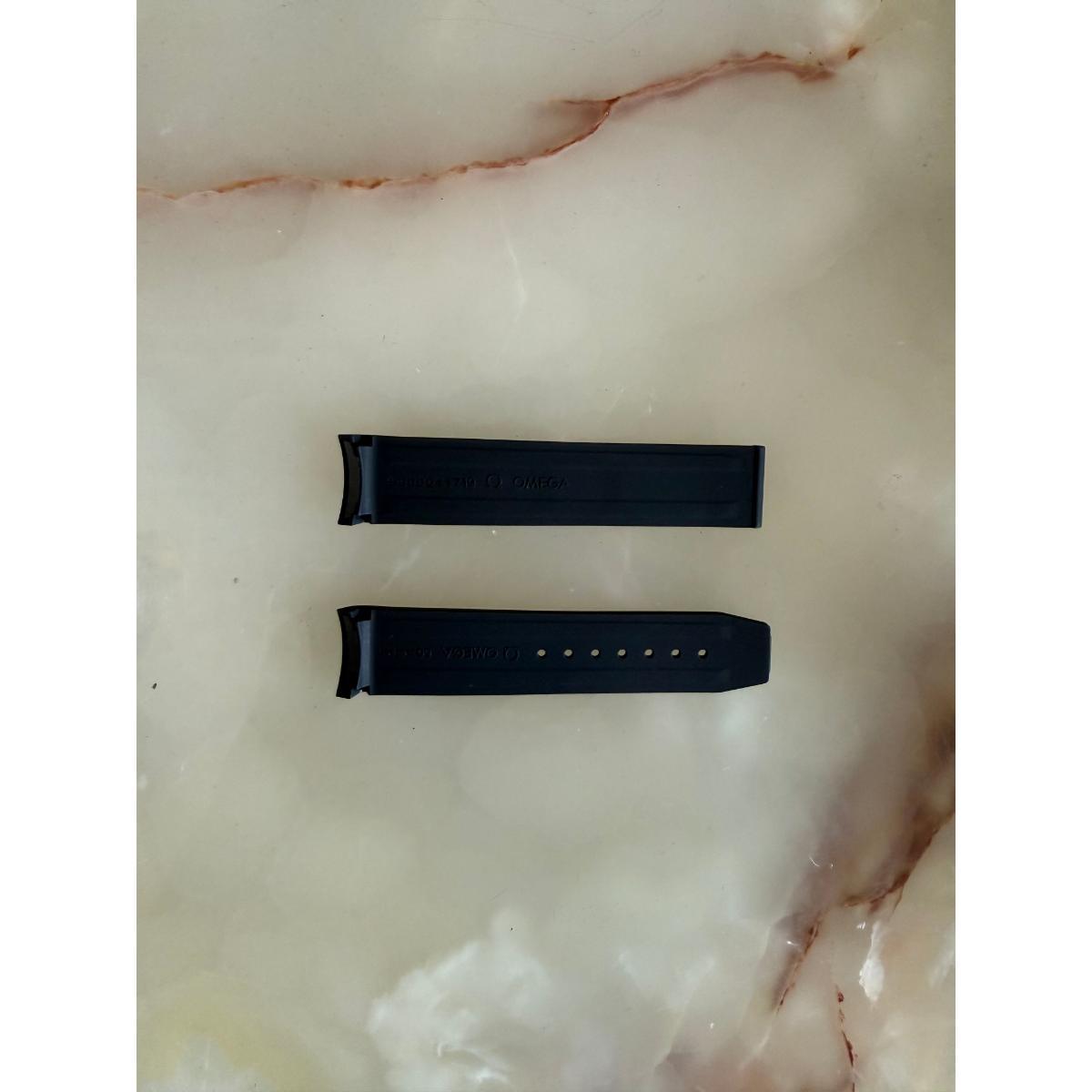 Authentic Omega Speedmaster Black Rubber Watch Strap Band 19mm 98000417