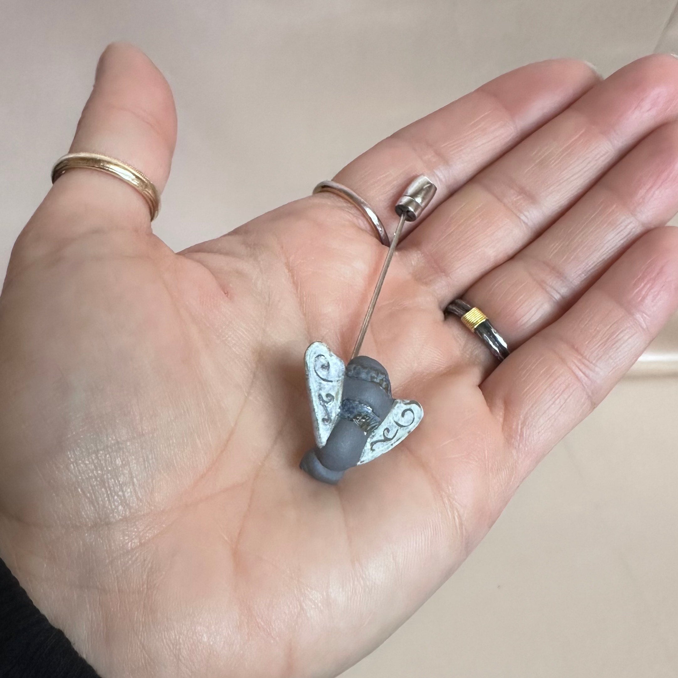 Talismania LLADRO Team Worker Bee Brooch Pin 01010031