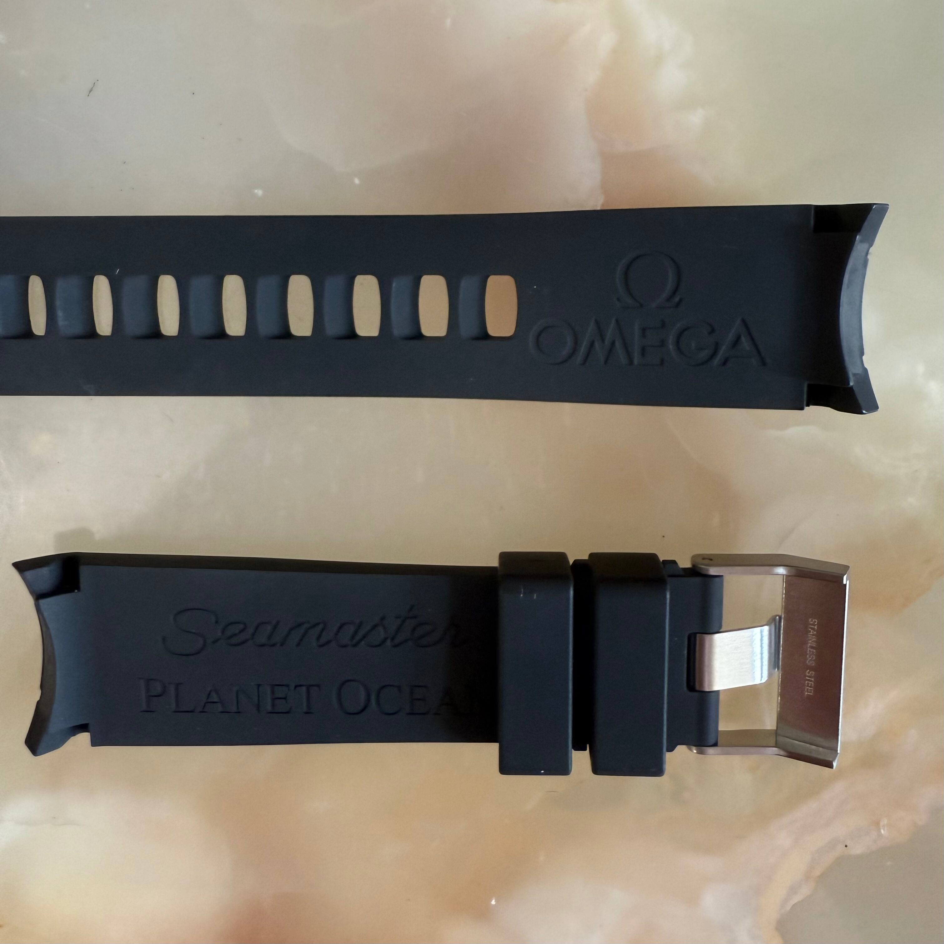 Authentic Omega Seamaster Planet Ocean Black Rubber Watch Strap Band 22mm w Buckle 98000145