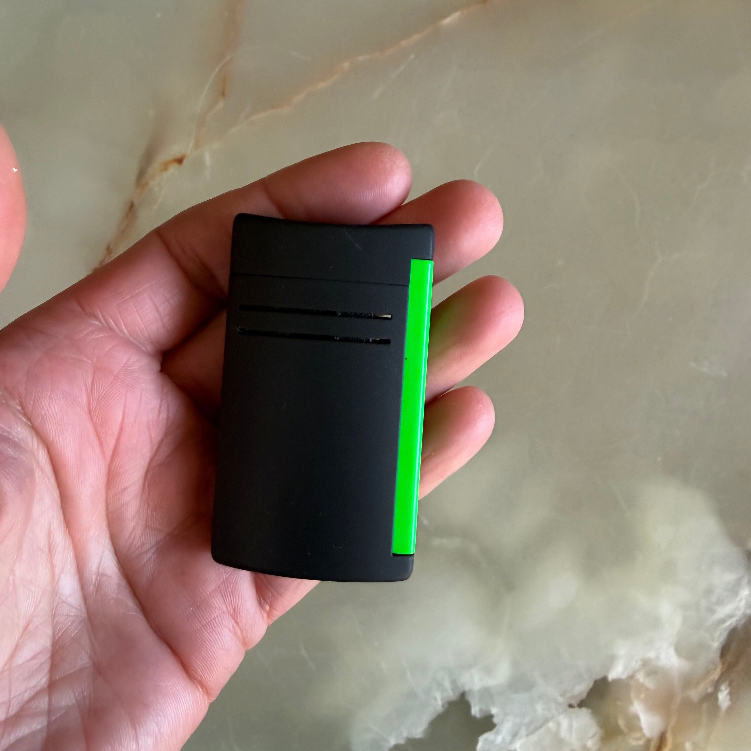 S.T. Dupont Maxijet Matte Neon Green Lighter 020172
