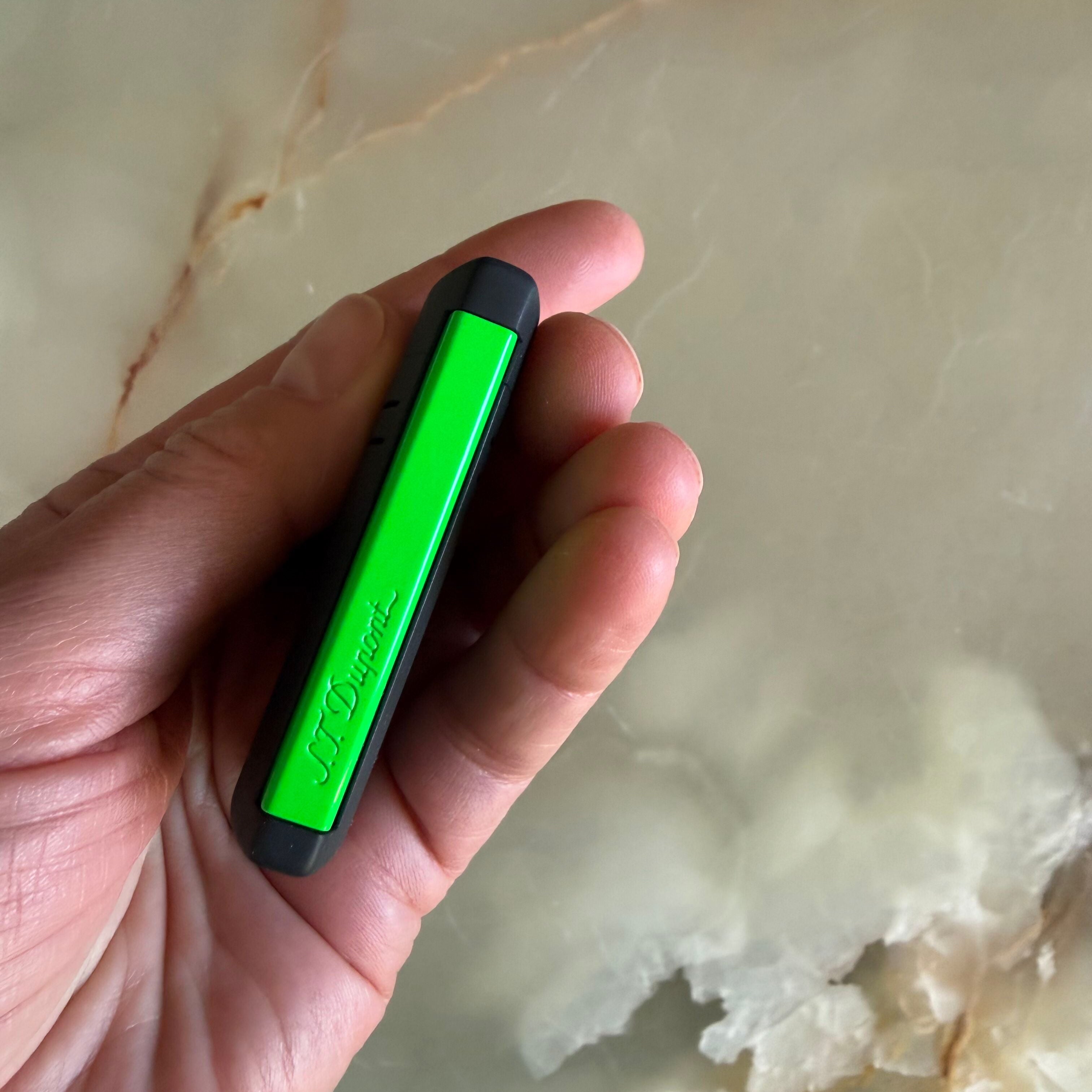 S.T. Dupont Maxijet Matte Neon Green Lighter 020172