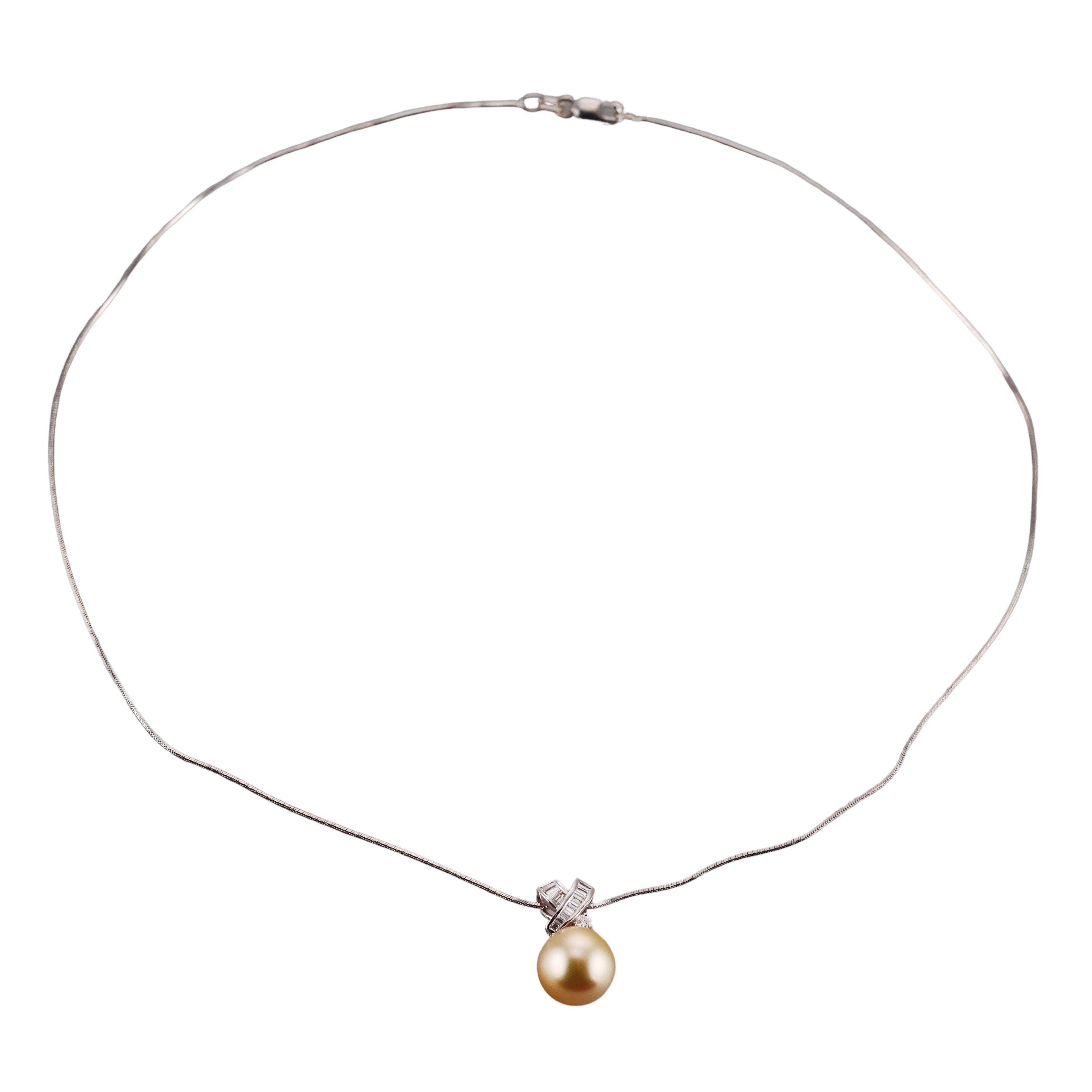 18k White Gold Pearl Diamond Pendant Necklace