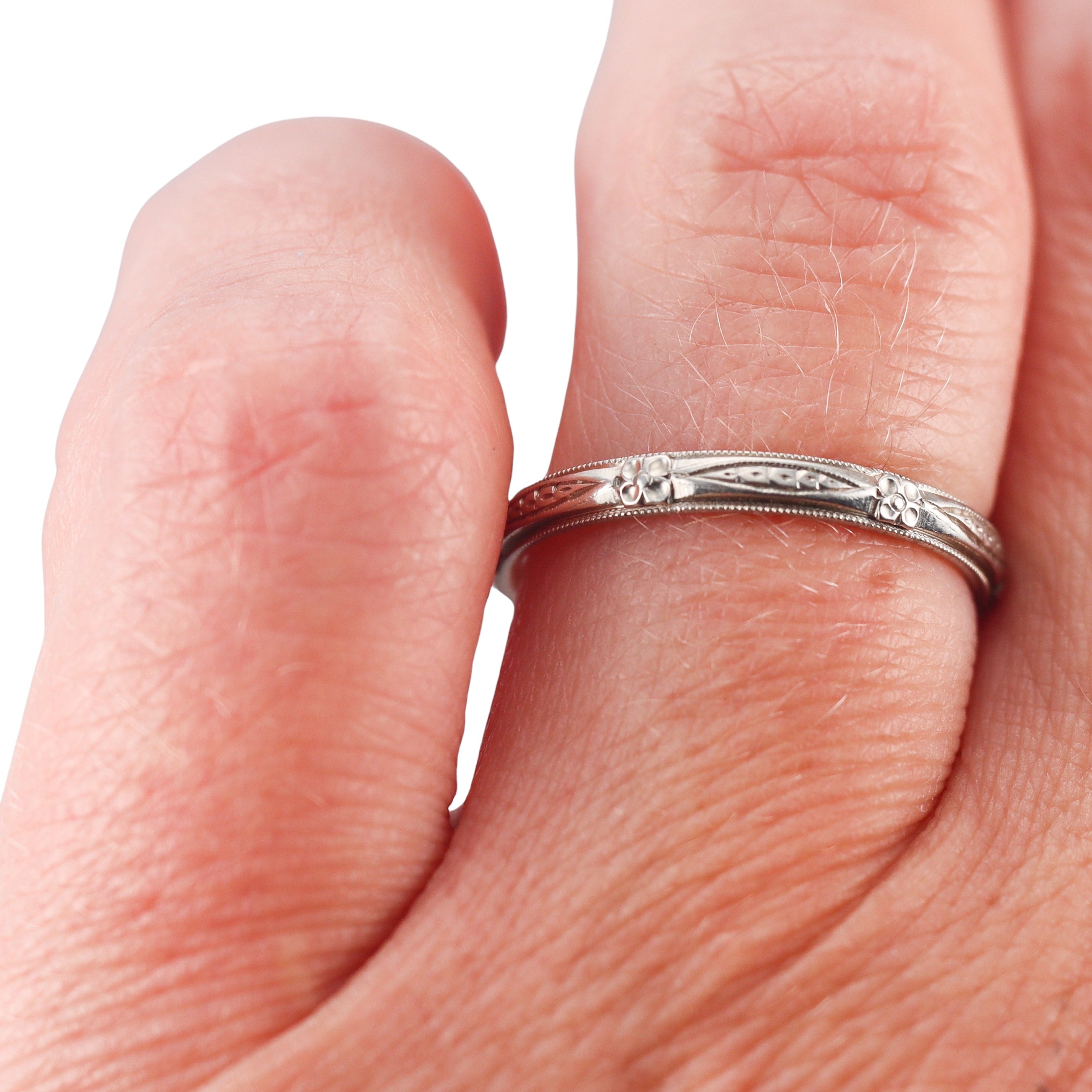 Art Deco Blossom 18k Gold Wedding Band Ring