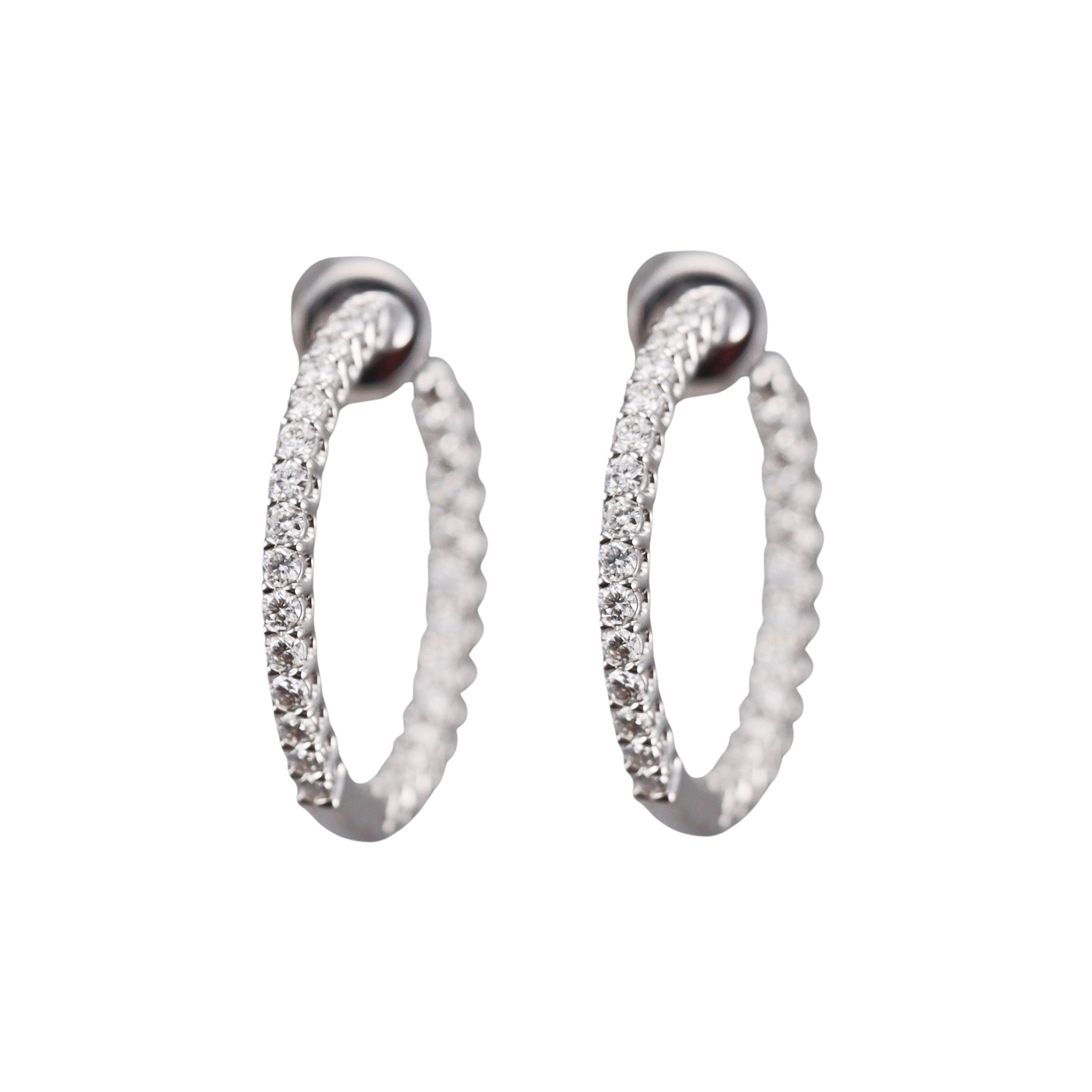 Memoire by Hearts on Fire 18k Gold Diamond Shared Prong Round Hoops Earrings