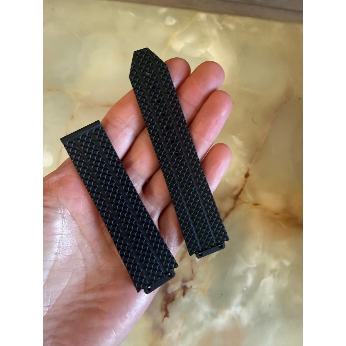 Authentic Hublot Black Rubber Watch Strap Band 22mm 12-341-80 & 6-341-105