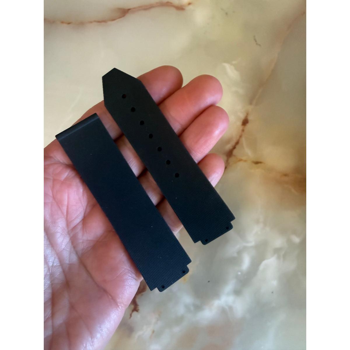 Authentic Hublot Black Rubber Watch Strap Band 22mm 12-341-80 & 6-341-85