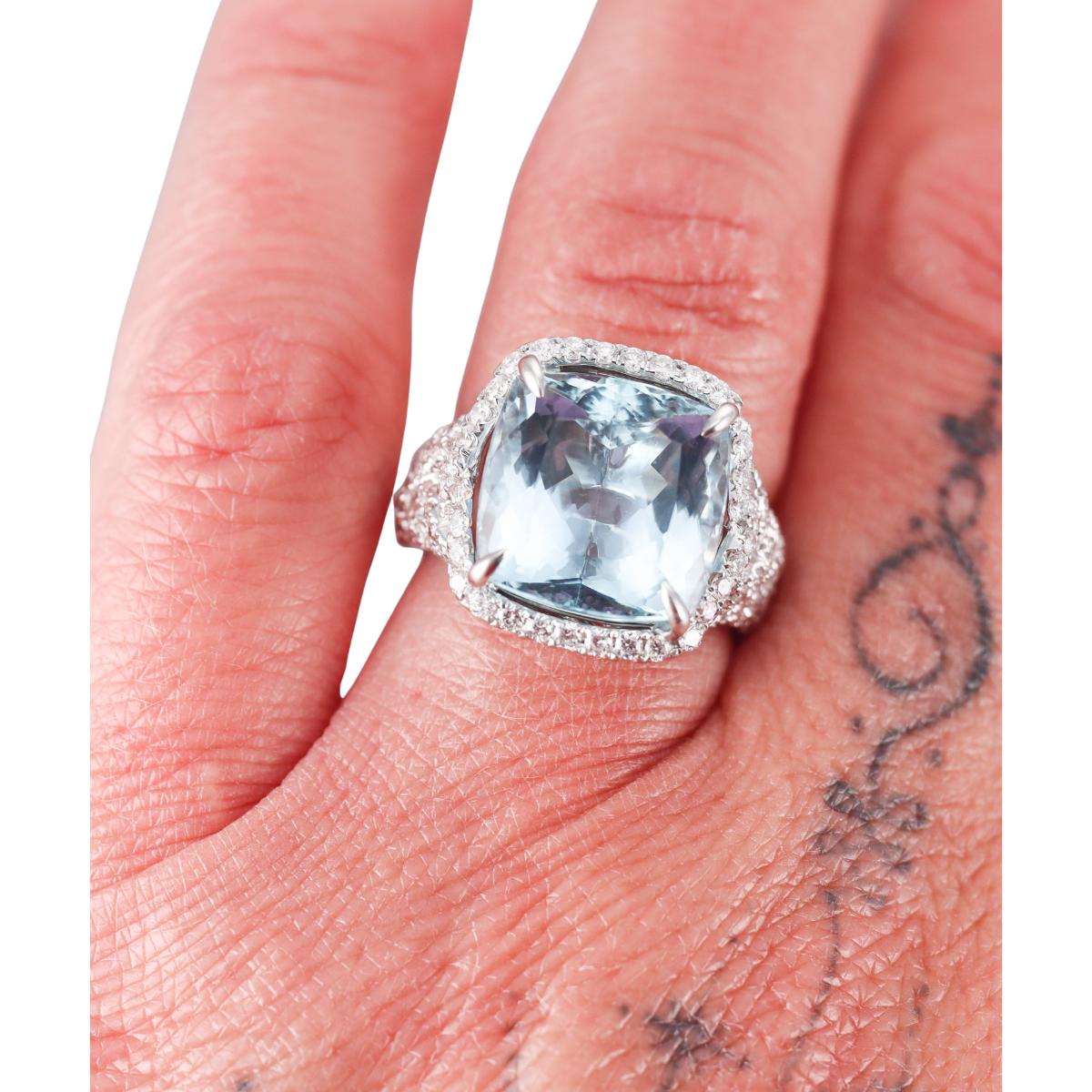 18k Gold 8.96ct Aquamarine Diamond Ring
