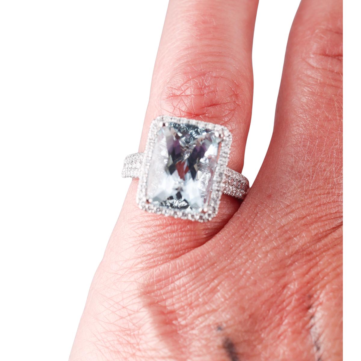 18k Gold 6.70ct Aquamarine Diamond Ring