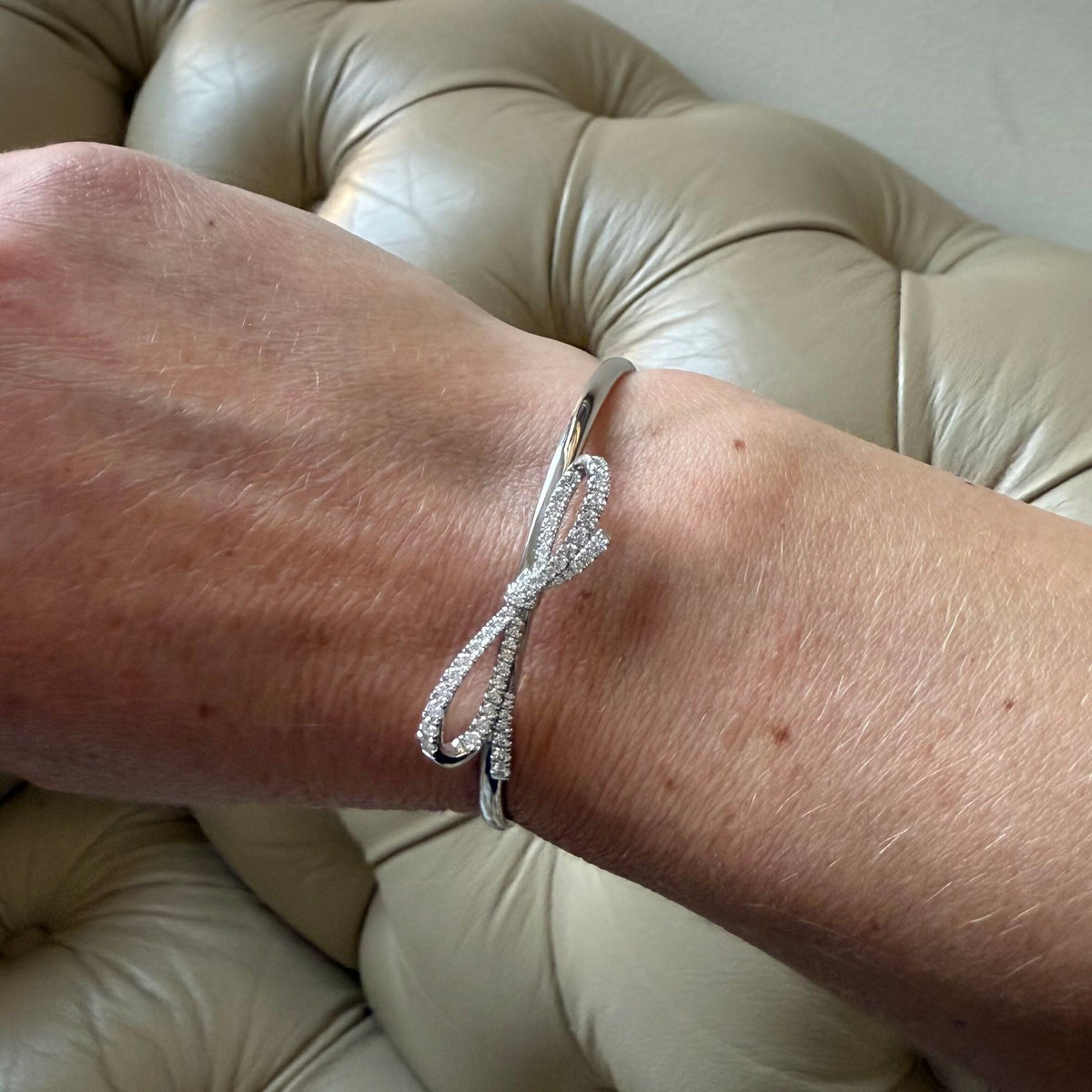Memoire by Hearts on Fire 18k White Gold Bow Cuff Bracelet