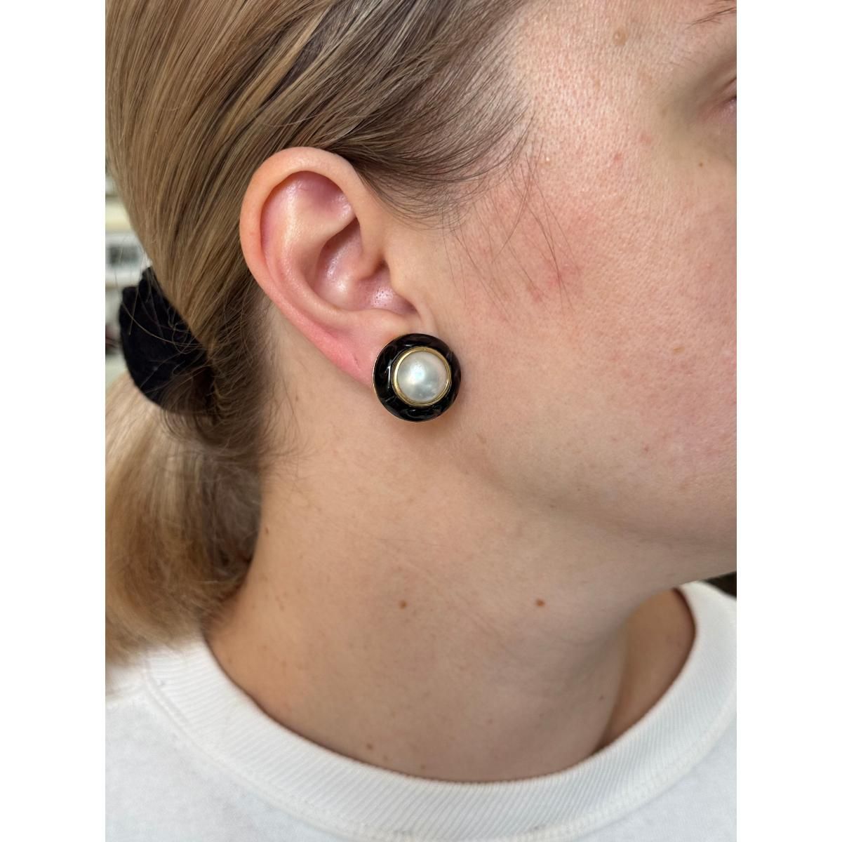 Seaman Schepps 18k Gold Mabe Pearl Onyx Button Earrings