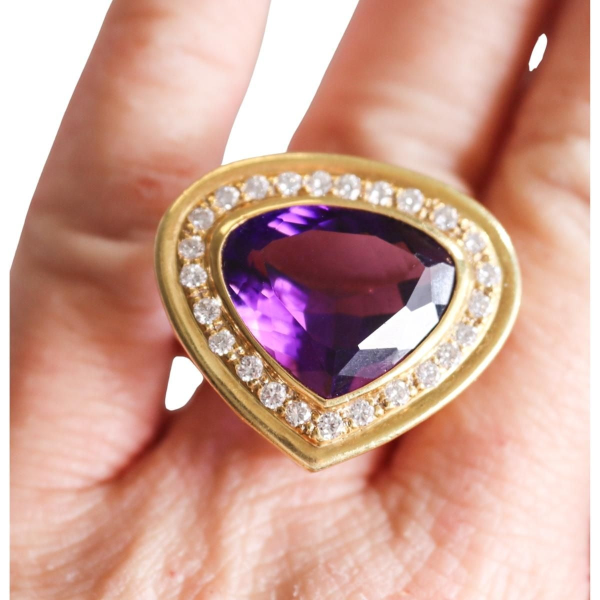 1980s 18k Gold 11ct Heart Amethyst Diamond Cocktail Ring