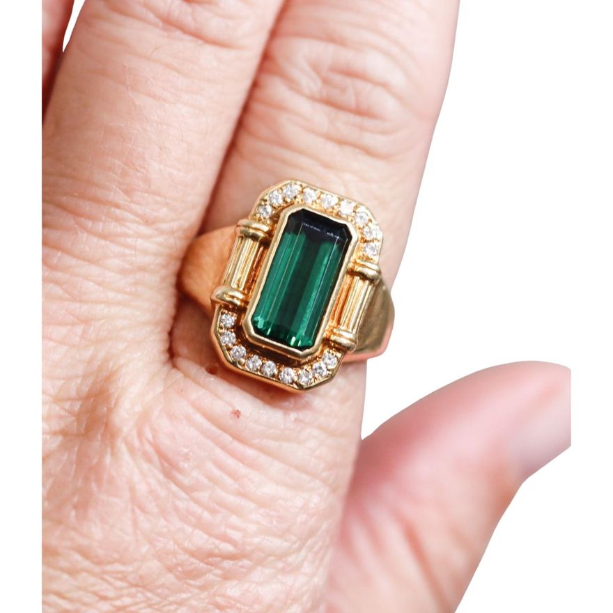 1980s Vintage 18k Gold Green Tourmaline Diamond Ring