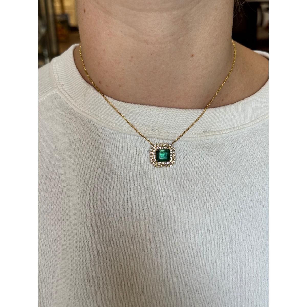 14k Gold Diamond Emerald Pendant Necklace