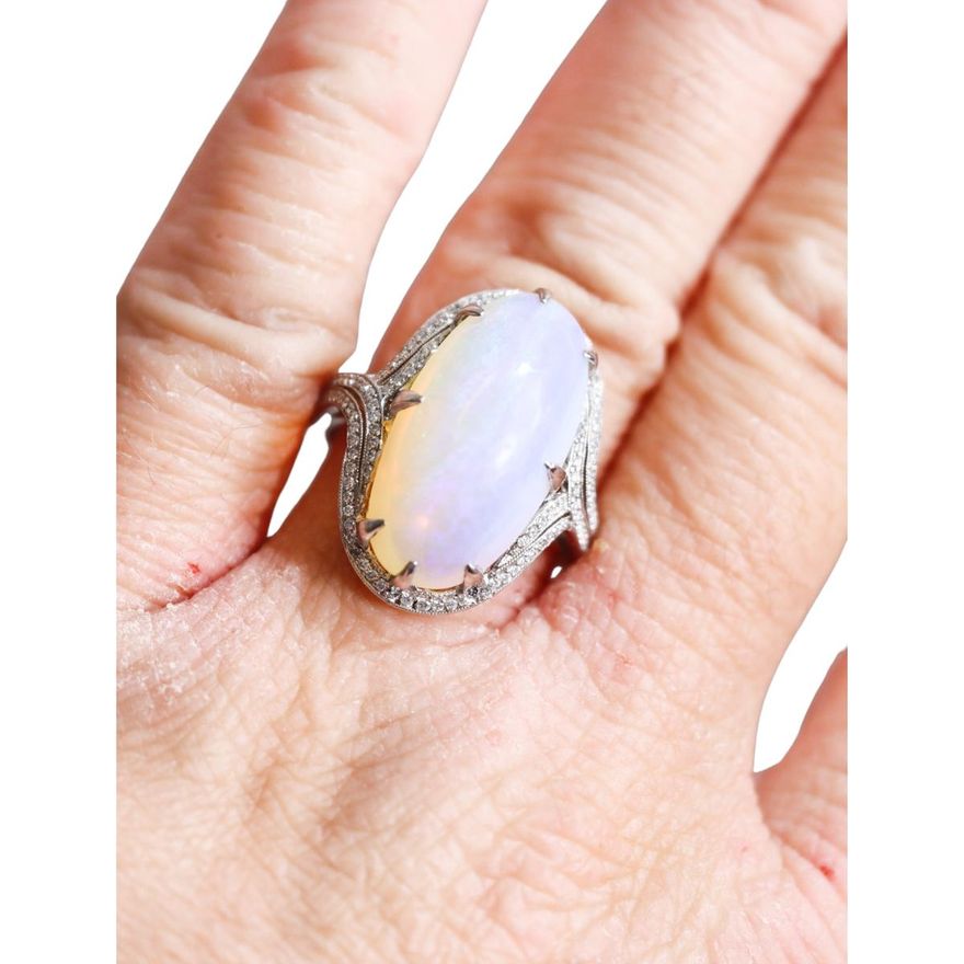 Platinum 10ct Opal Diamond Ring