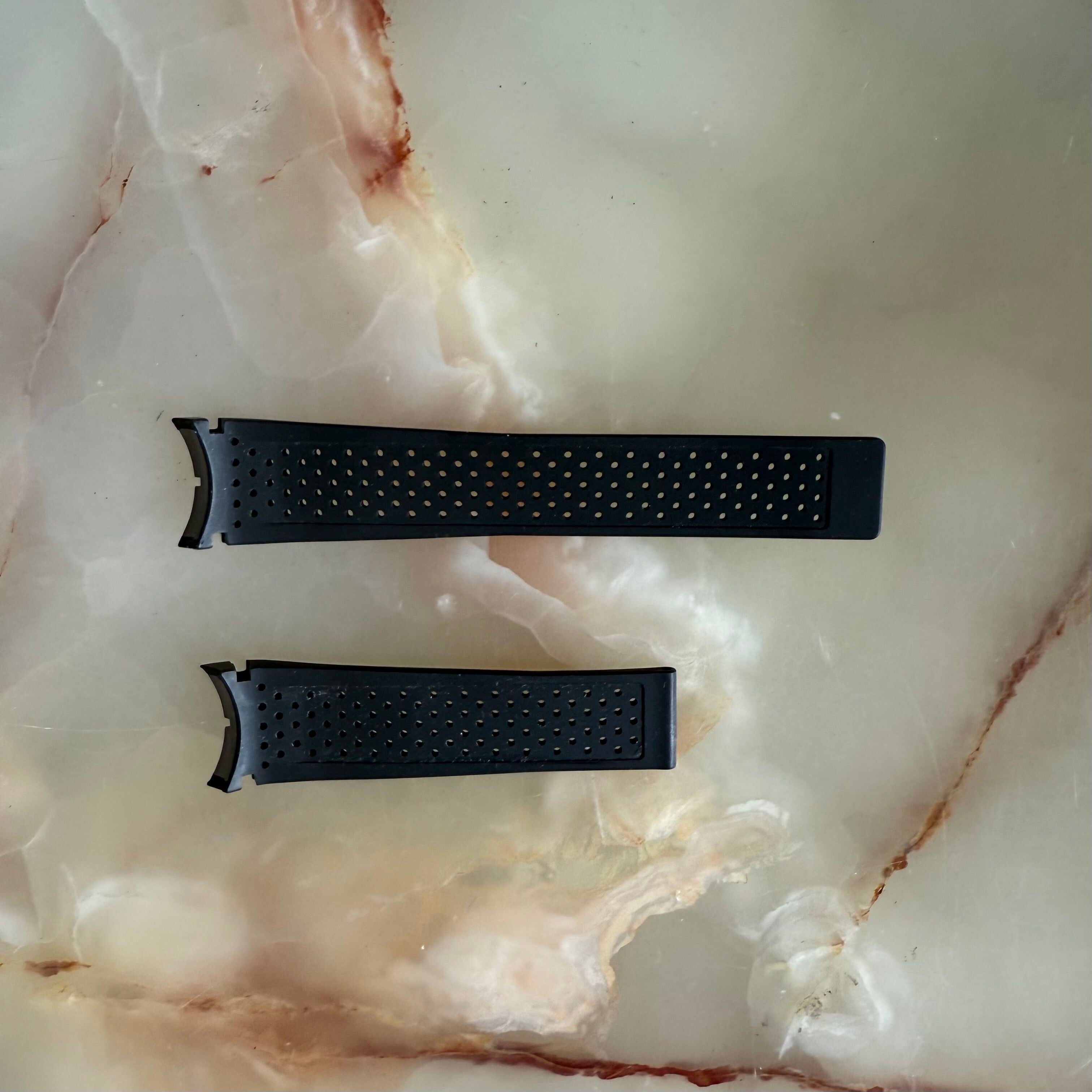 Authentic TAG Heuer Black Silicone Rubber Watch Strap Band 22mm FK0017