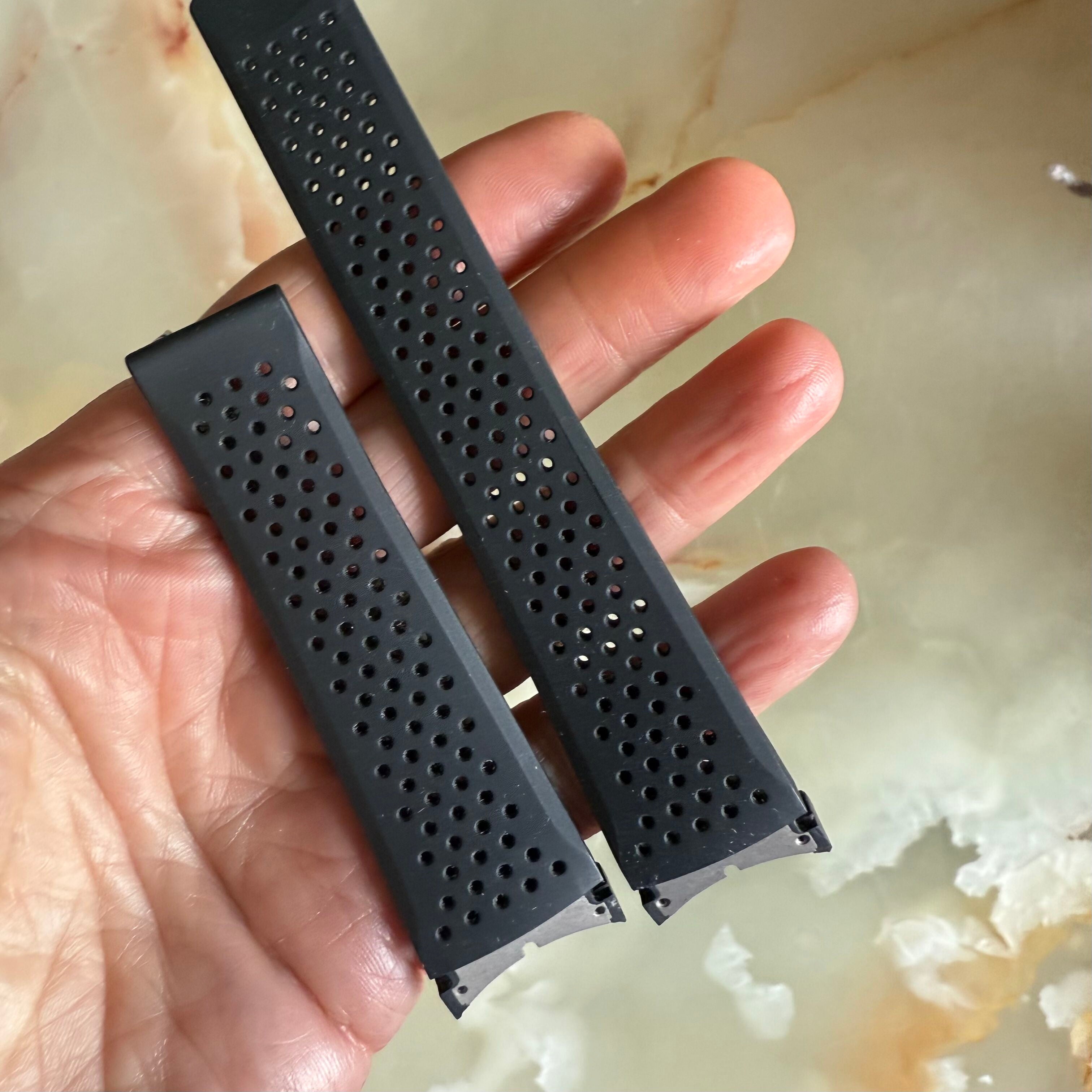 Authentic TAG Heuer Black Silicone Rubber Watch Strap Band 22mm FK0017
