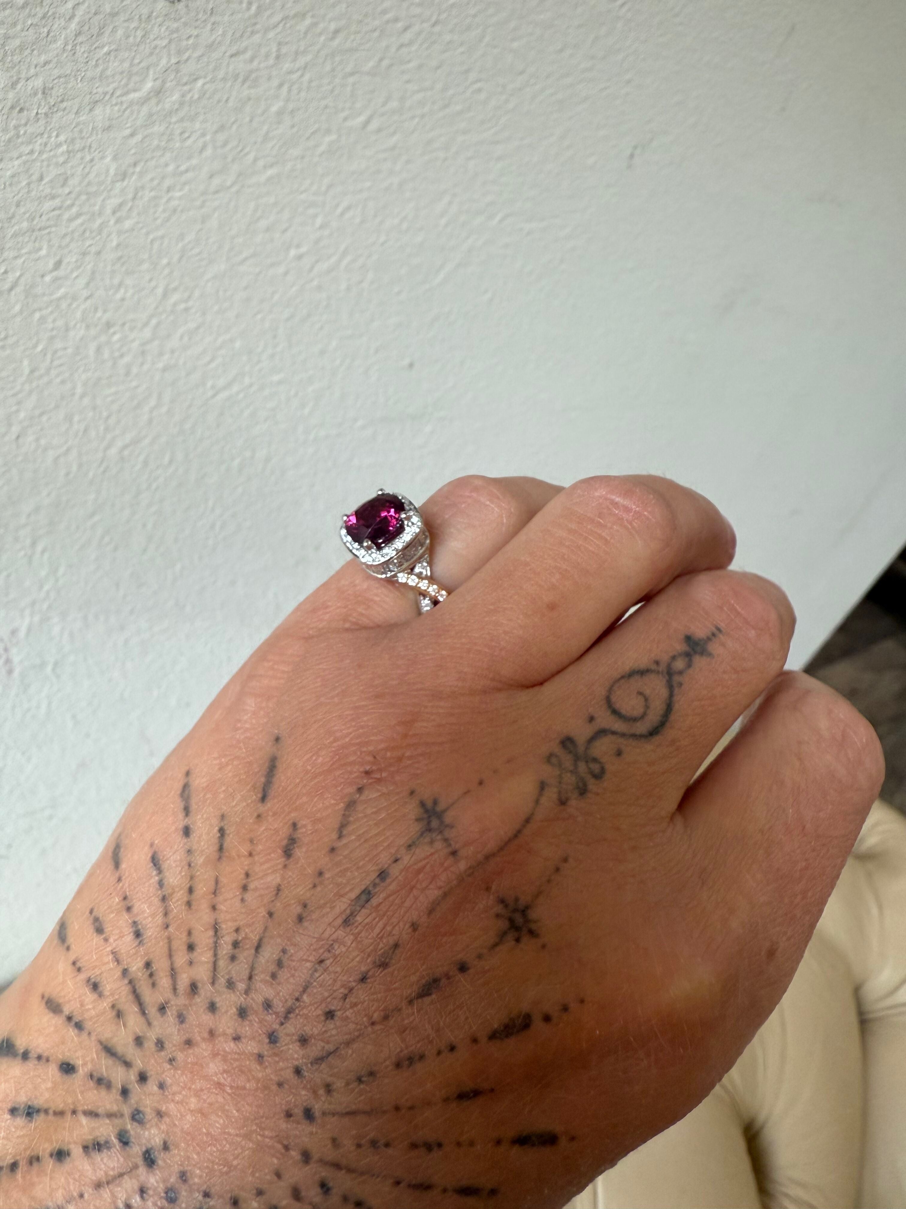 Hakman 18k Gold 4.50ct Garnet Diamond Ring