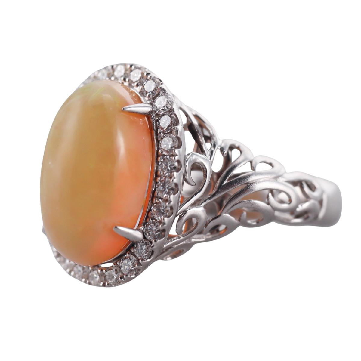 Vintage 18k Gold Opal Diamond Ring