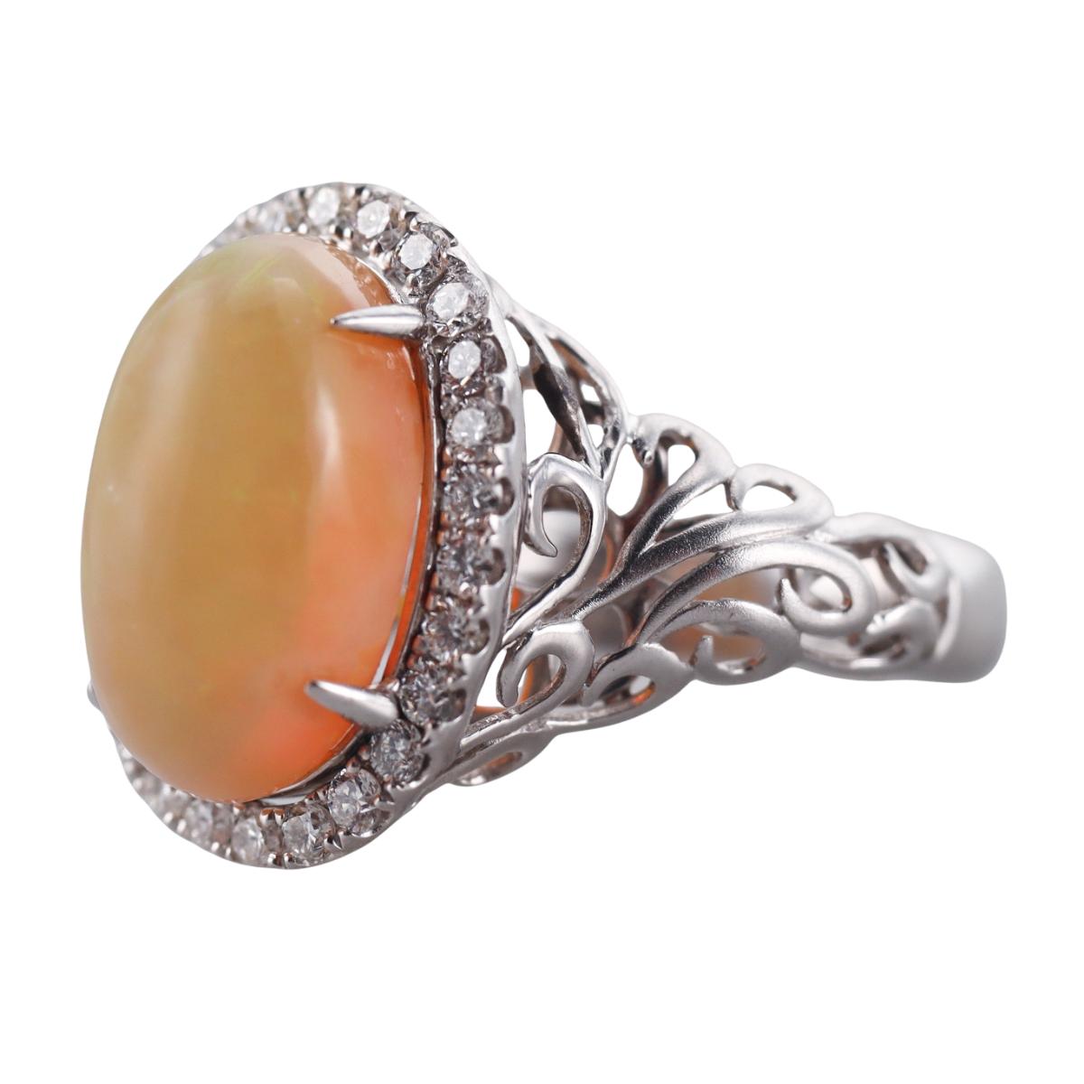 Vintage 18k Gold Opal Diamond Ring
