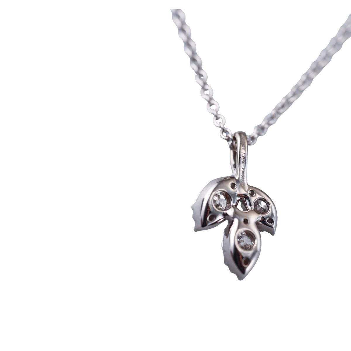 Memoire Vintage Petal 18k Gold Diamond Pendant Necklace