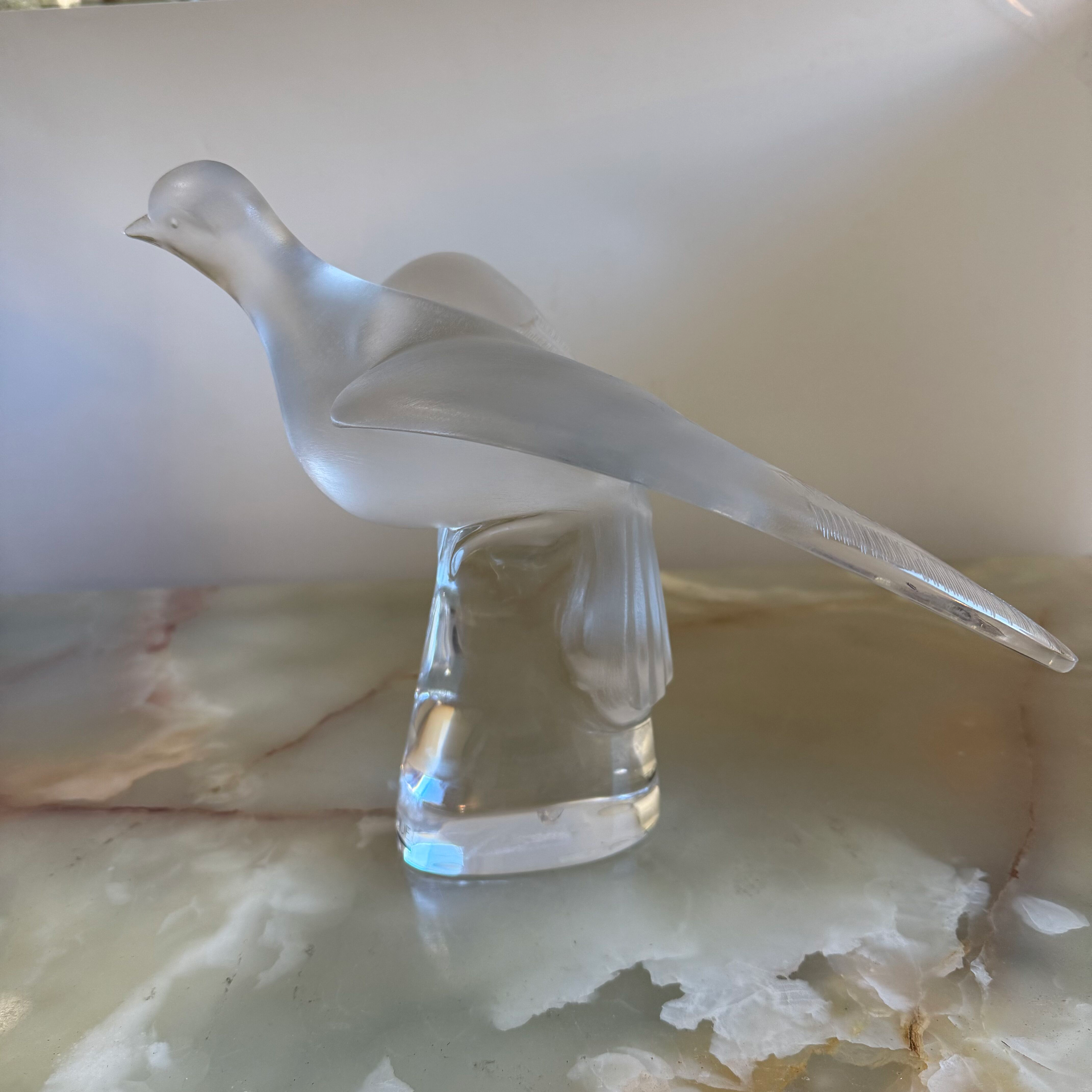 Lalique Crystal Auxo-Large Dove Figurines & Paperweights 11636