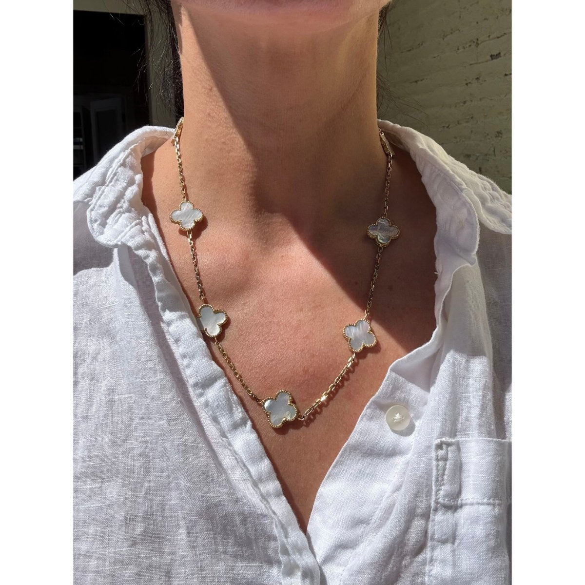 18k Yellow Gold Mother of Pearl Clover Necklace