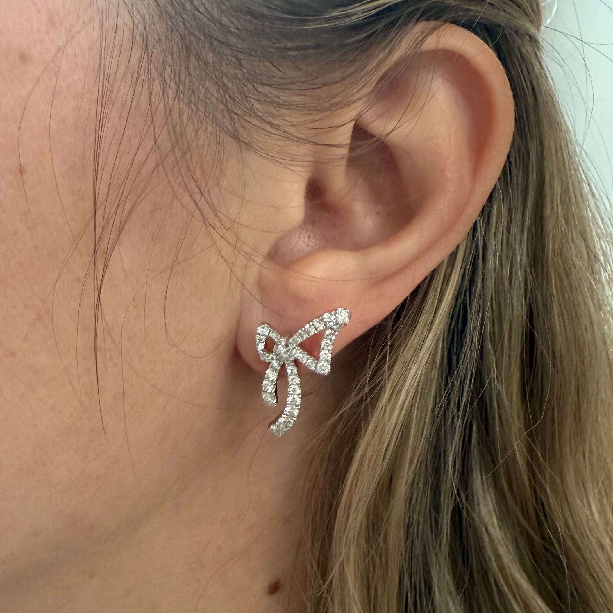 Memoire by Hearts on Fire 18k Diamond Bow Stud Earrings