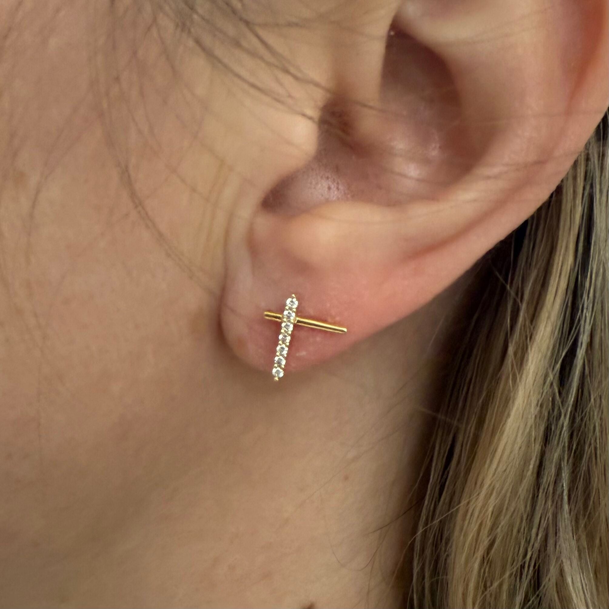 Memoire by Hearts on Fire 18k Gold Diamond Luna Intercross Earrings