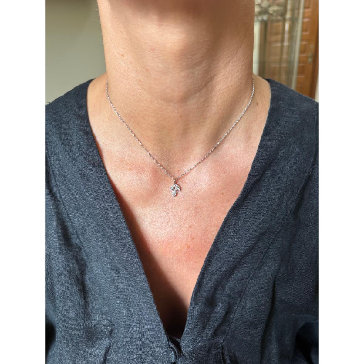 Memoire Vintage Petal 18k Gold Diamond Pendant Necklace