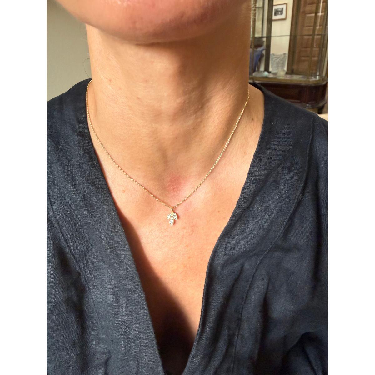 Memoire Vintage Petal 18k Gold Diamond Pendant Necklace