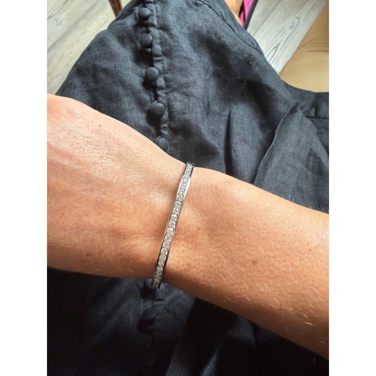 Memoire Channel Set Diamond 18k Gold Bangle Bracelet