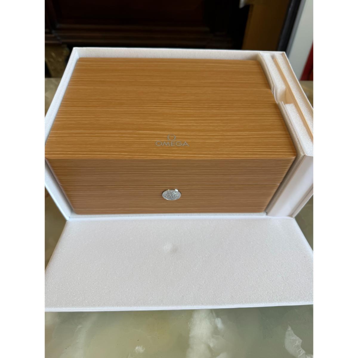 Omega Constellation Globemaster Gold Chronometer Watch 130.53.39.21.02.001