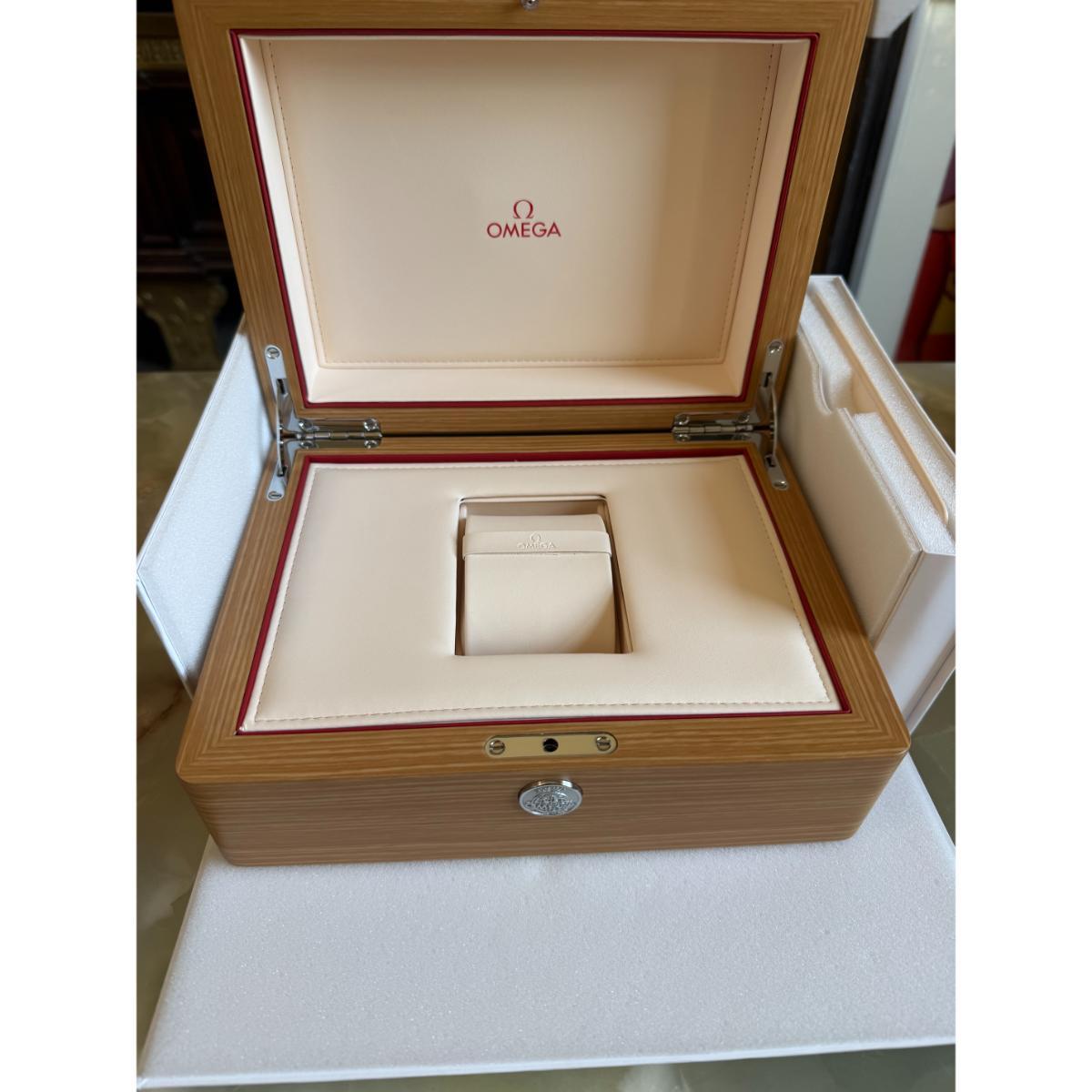 Omega Constellation Globemaster Gold Chronometer Watch 130.53.39.21.02.001