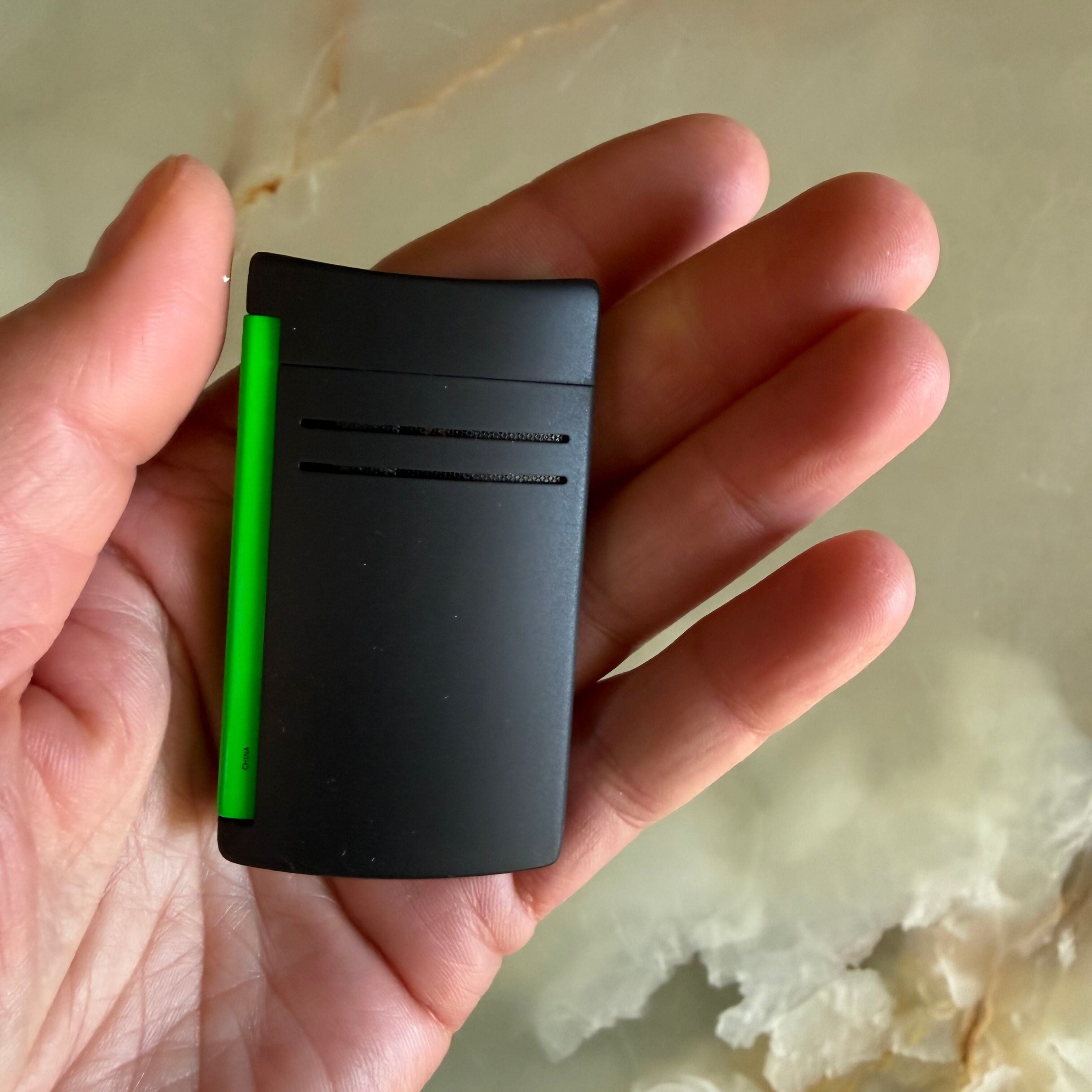 S.T. Dupont Maxijet Matte Neon Green Lighter 020172