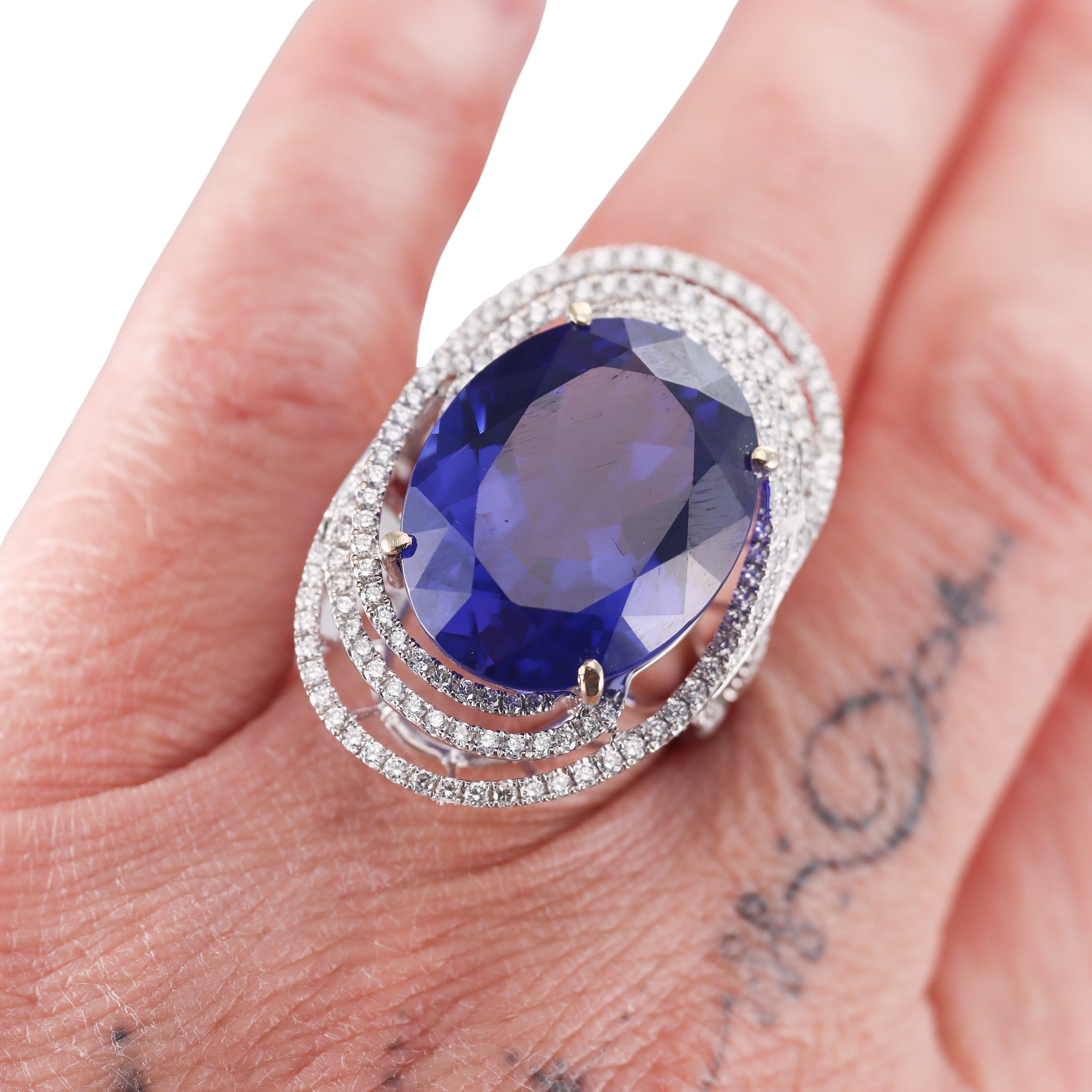 18k Solid Gold Lab Grown 17 Carats Tanzanite Diamond Ring